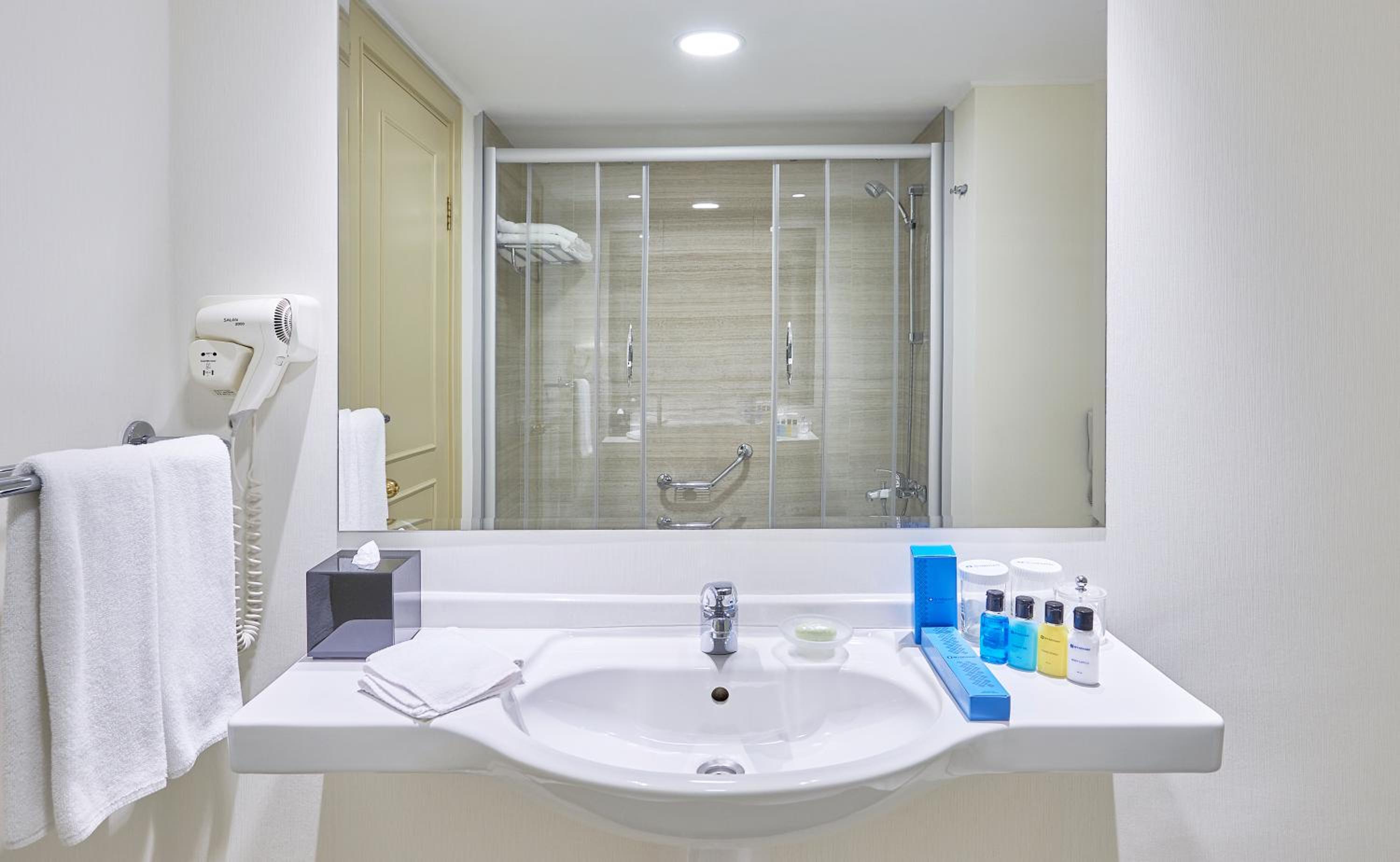 Junior King Suite - Photo 5