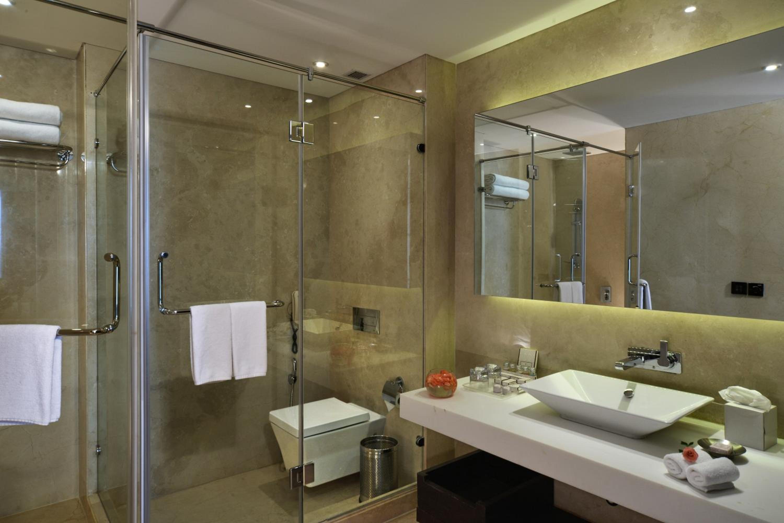 Superior Room with Cocktail Hours (Buy 2 get 1 Free) from 17:00 – 19:00 hrs