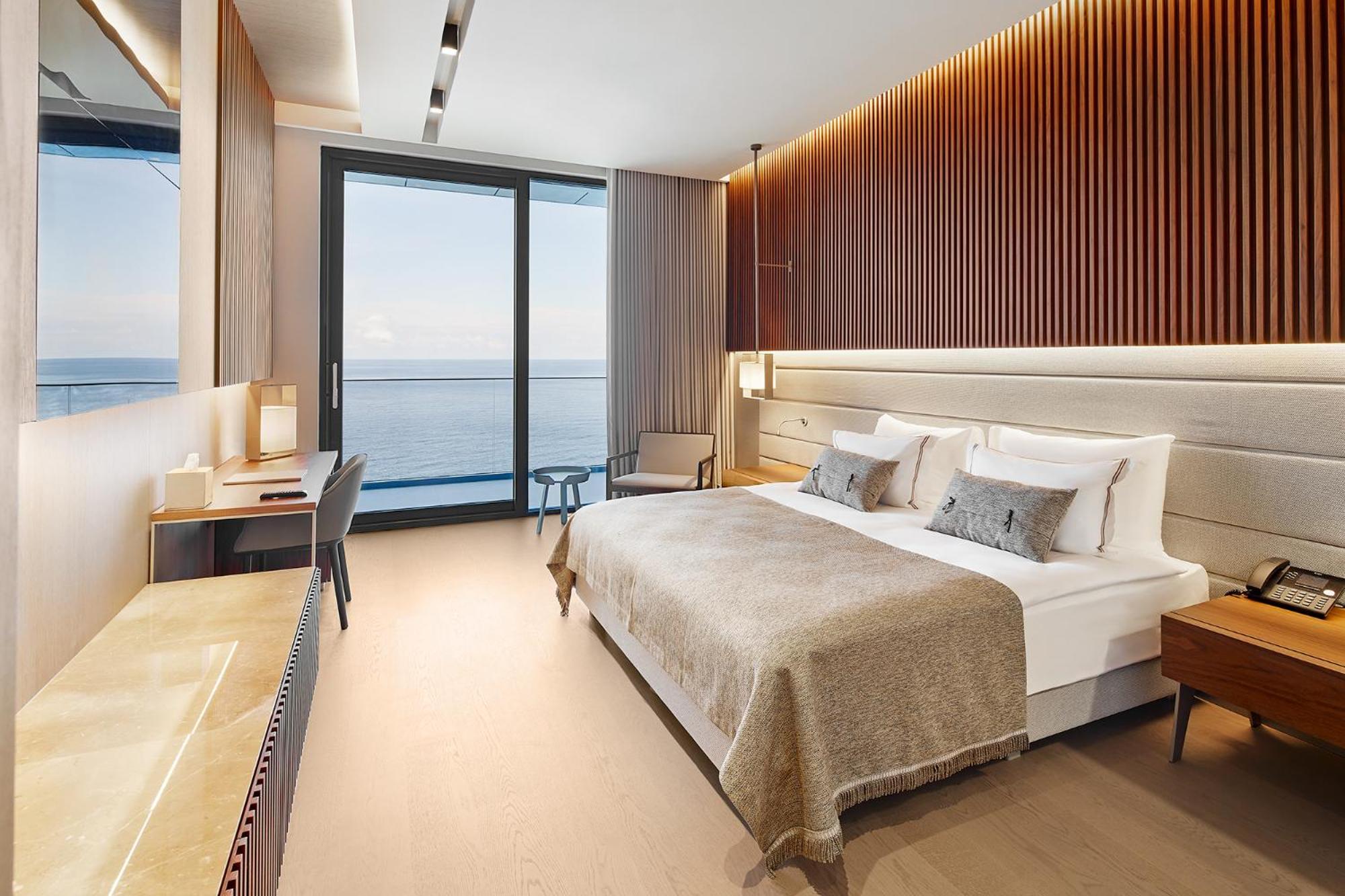 Deluxe Queen Room