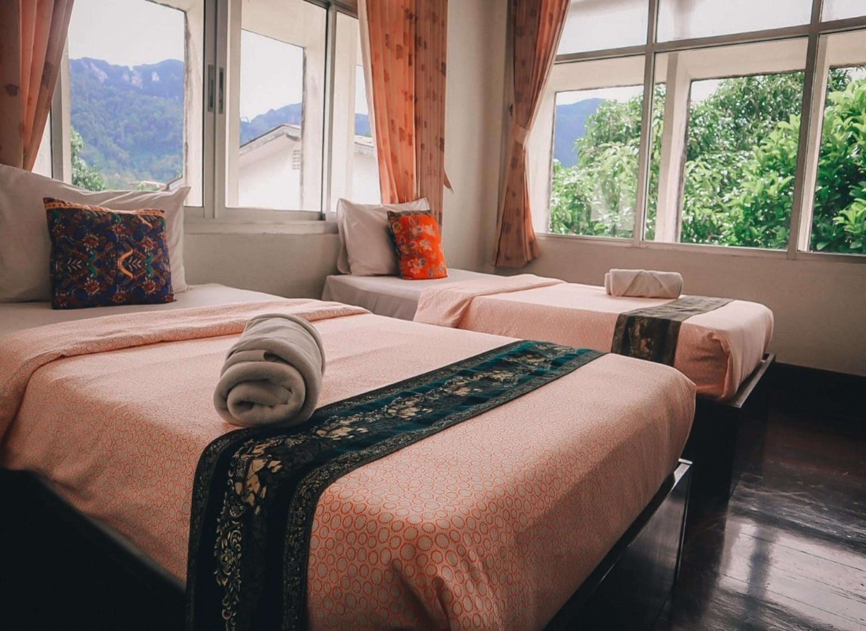 Standard Twin Room - Photo 4