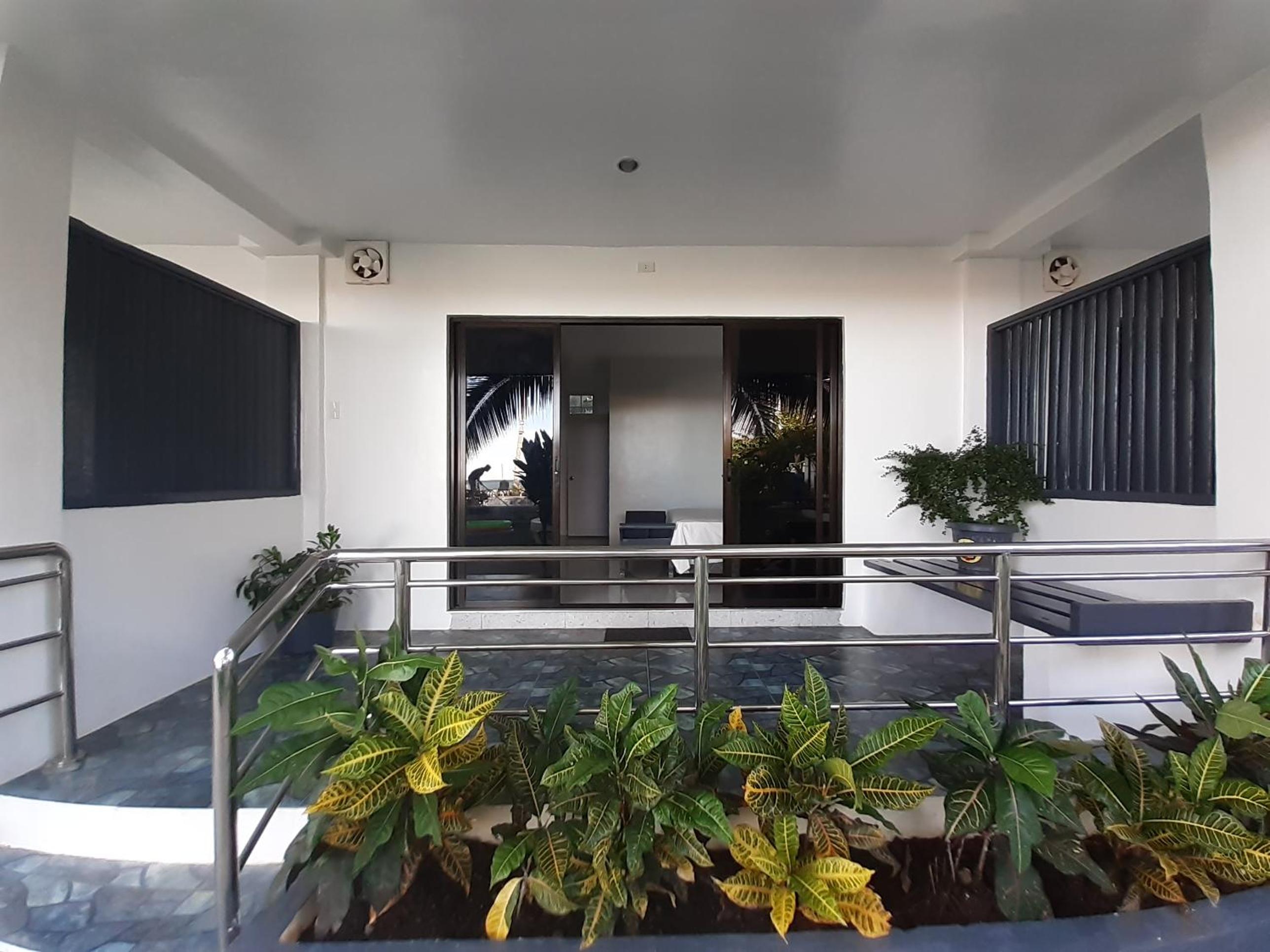 Deluxe Double Room with Balcony and Sea View - Photo 6
