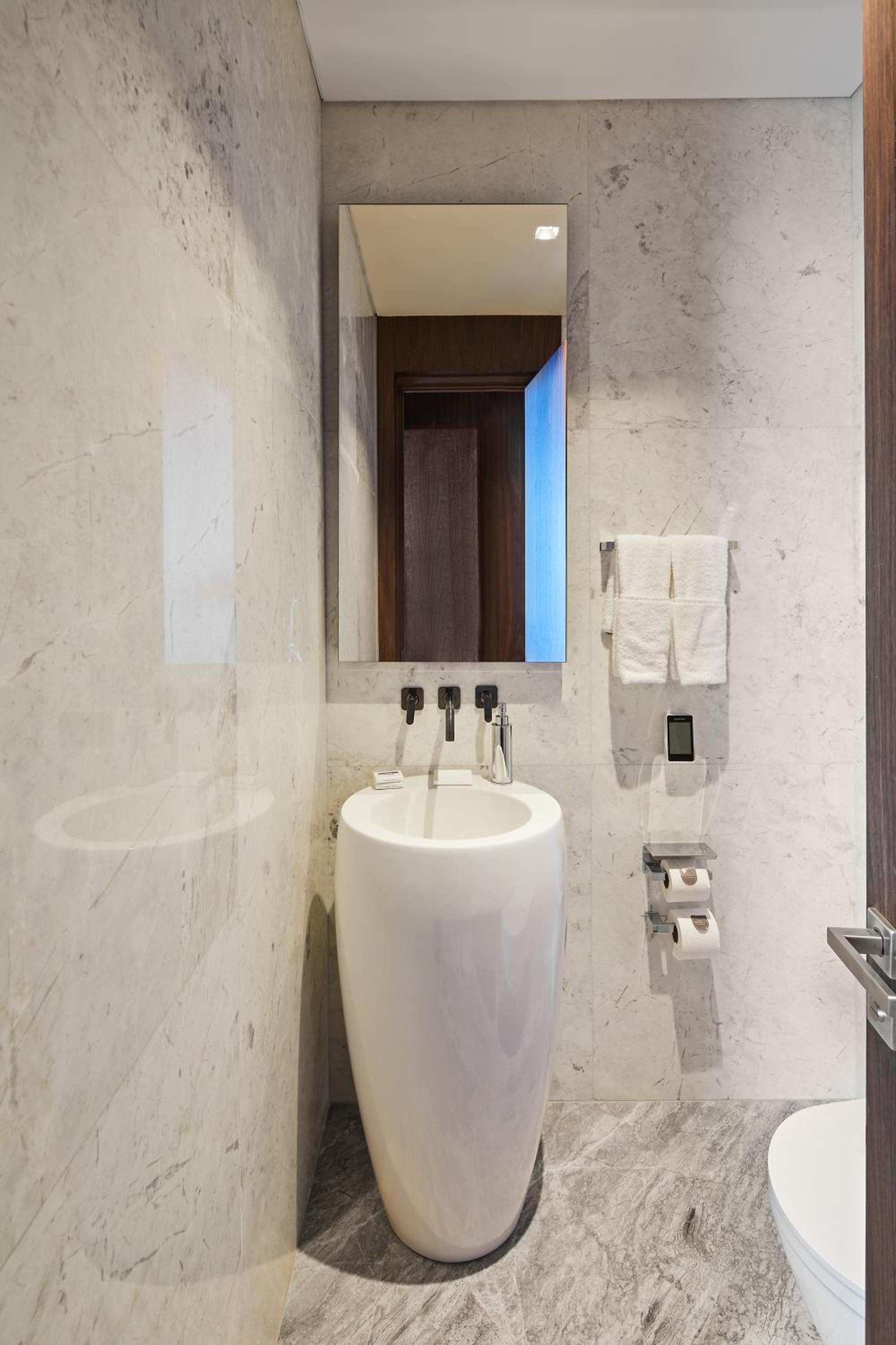 King Suite - Photo 16