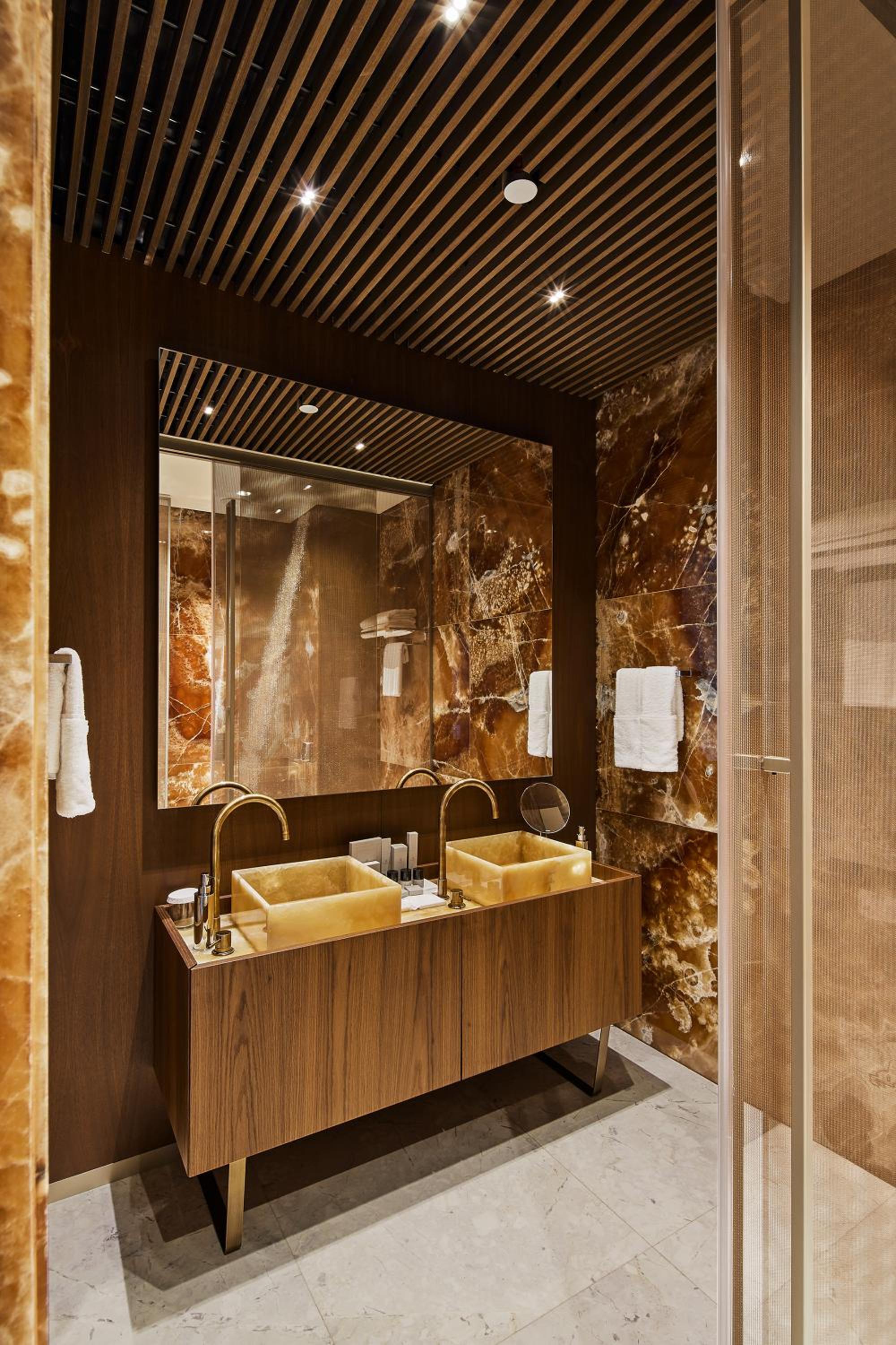 King Suite - Photo 12