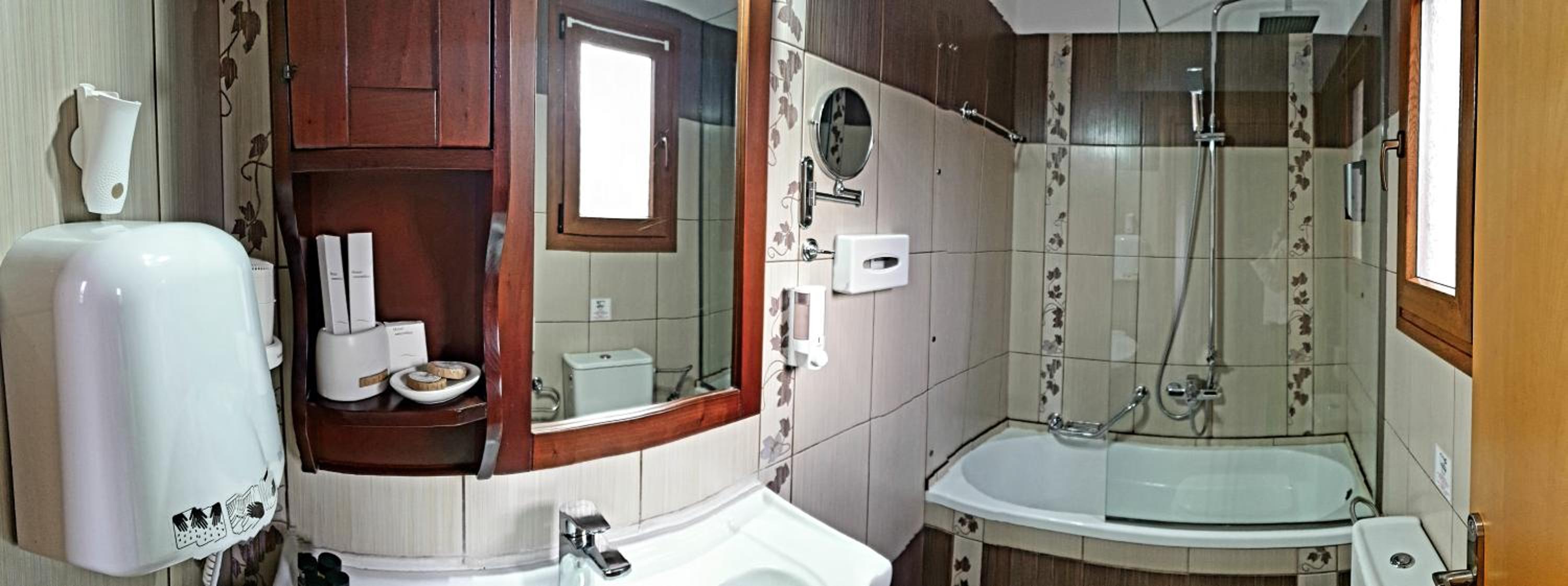 Villa with Sea View - Photo 12