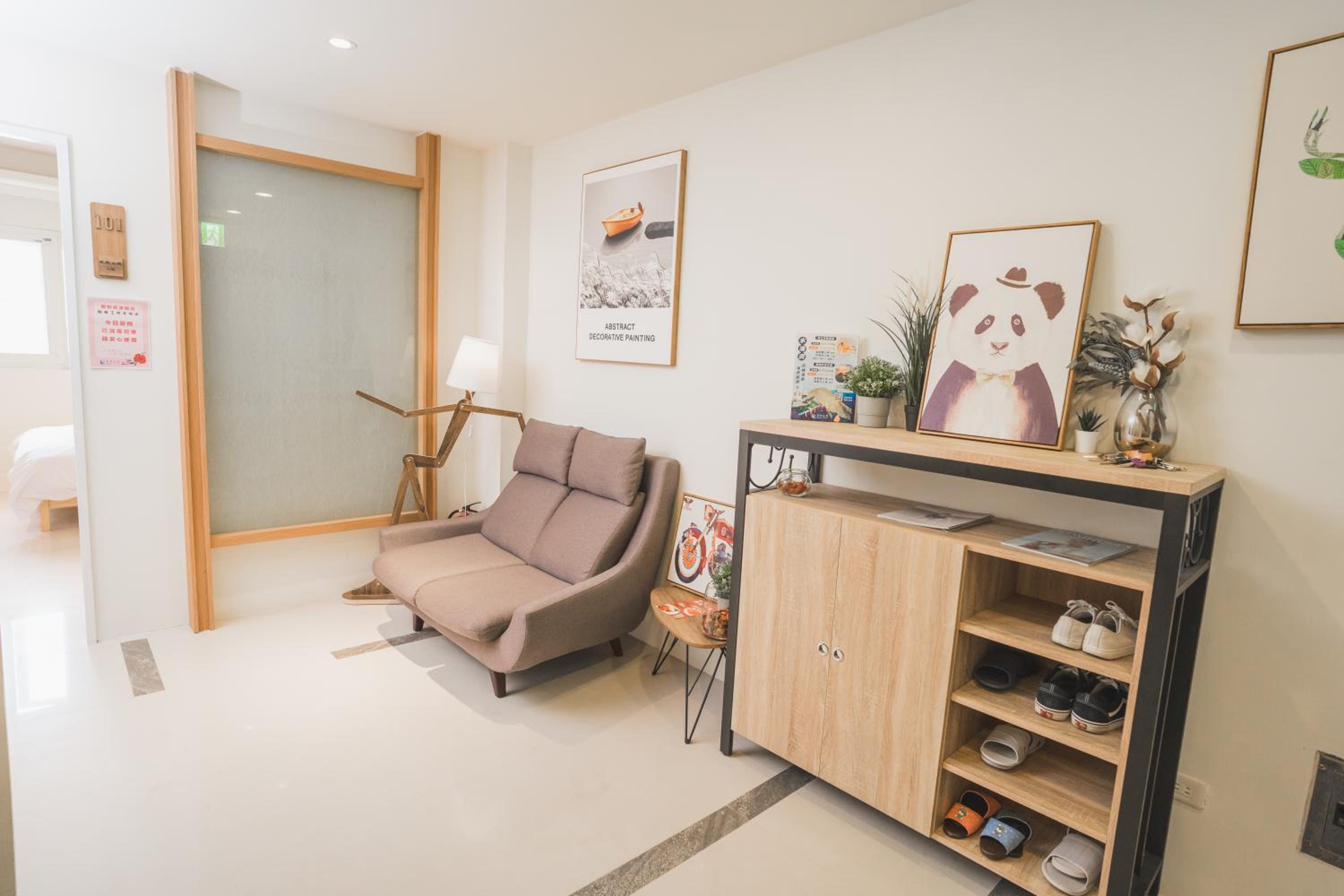 Eight-Bedroom House - Photo 16