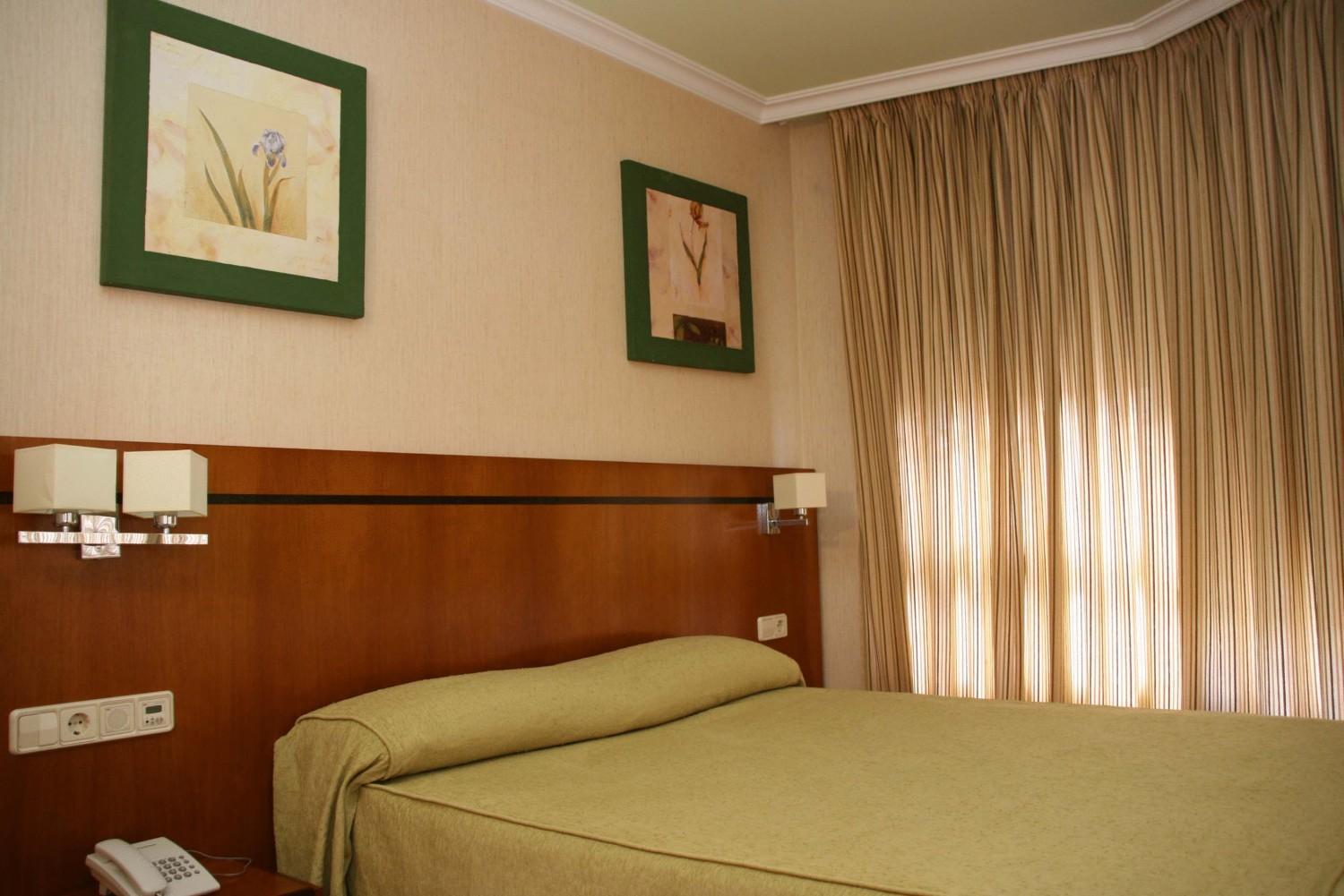 Double or Twin Room - Photo 4