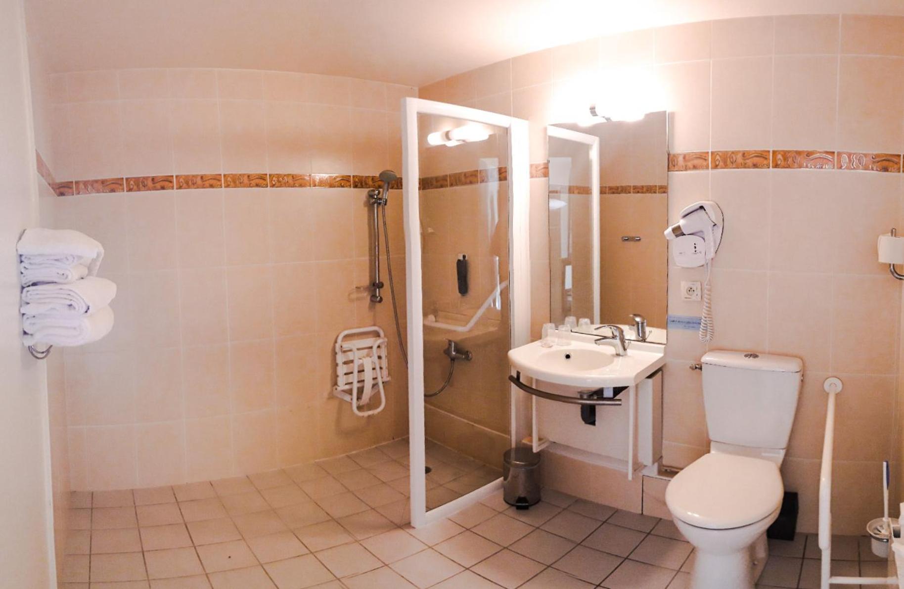 Double Room - Disability Access photo 3