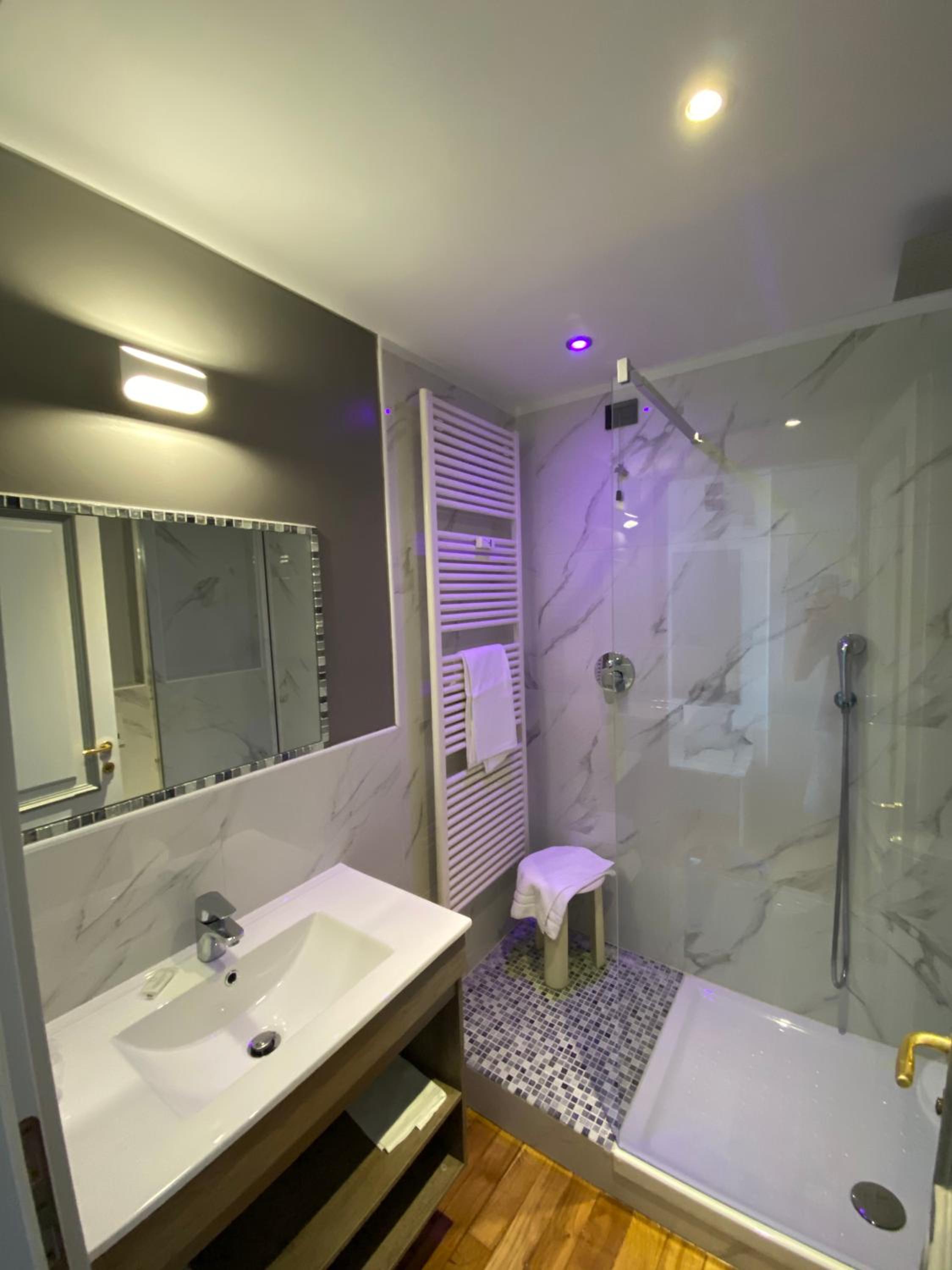 Double Room - Photo 15