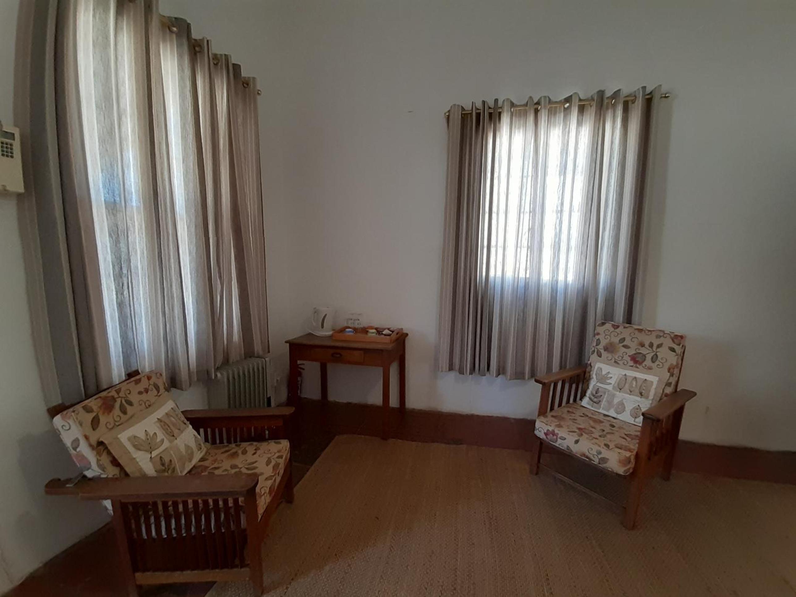 Double Room with Private Bathroom - Photo 4