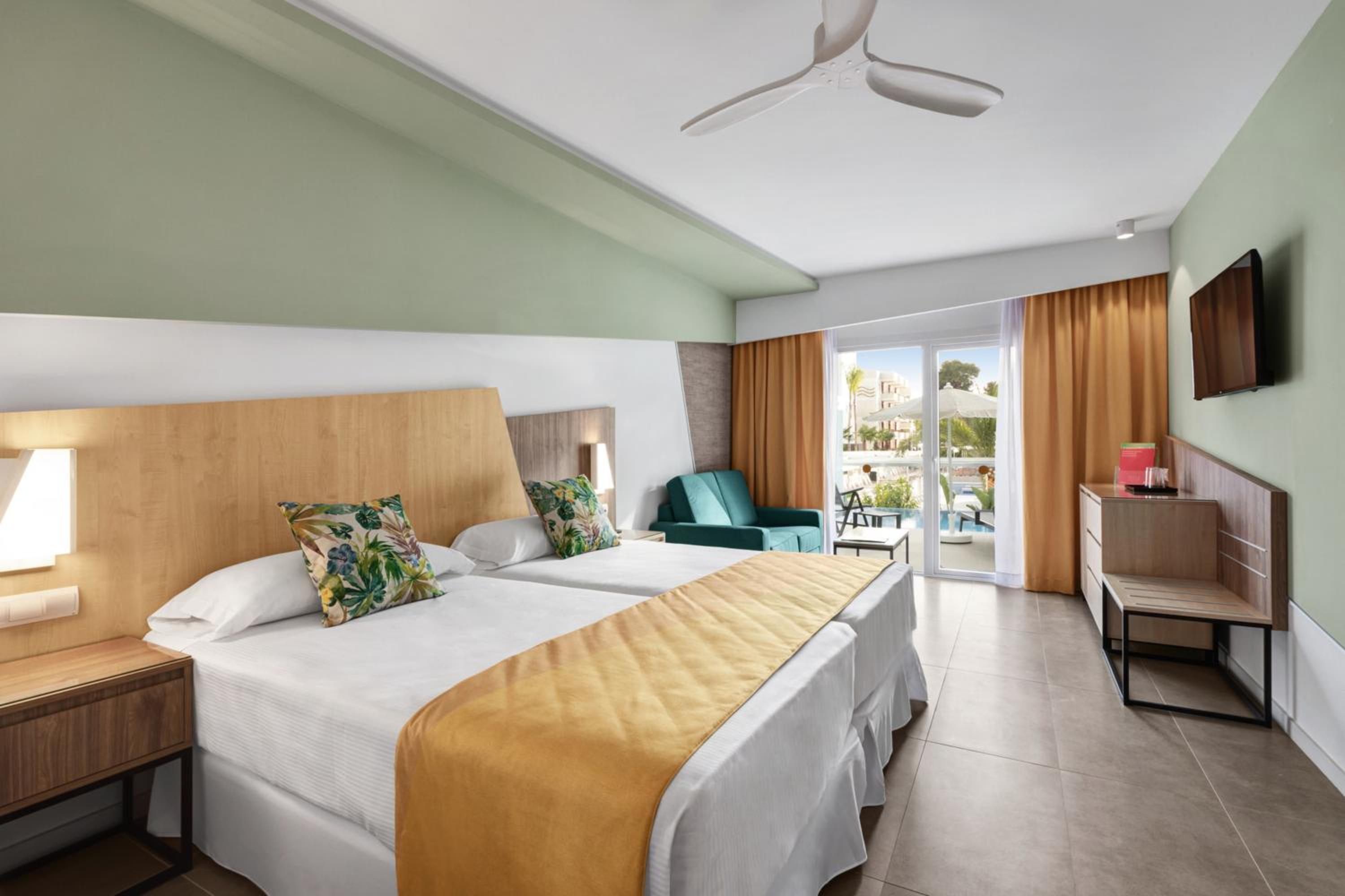 Double Room with Private Pool (Adults only) photo 2