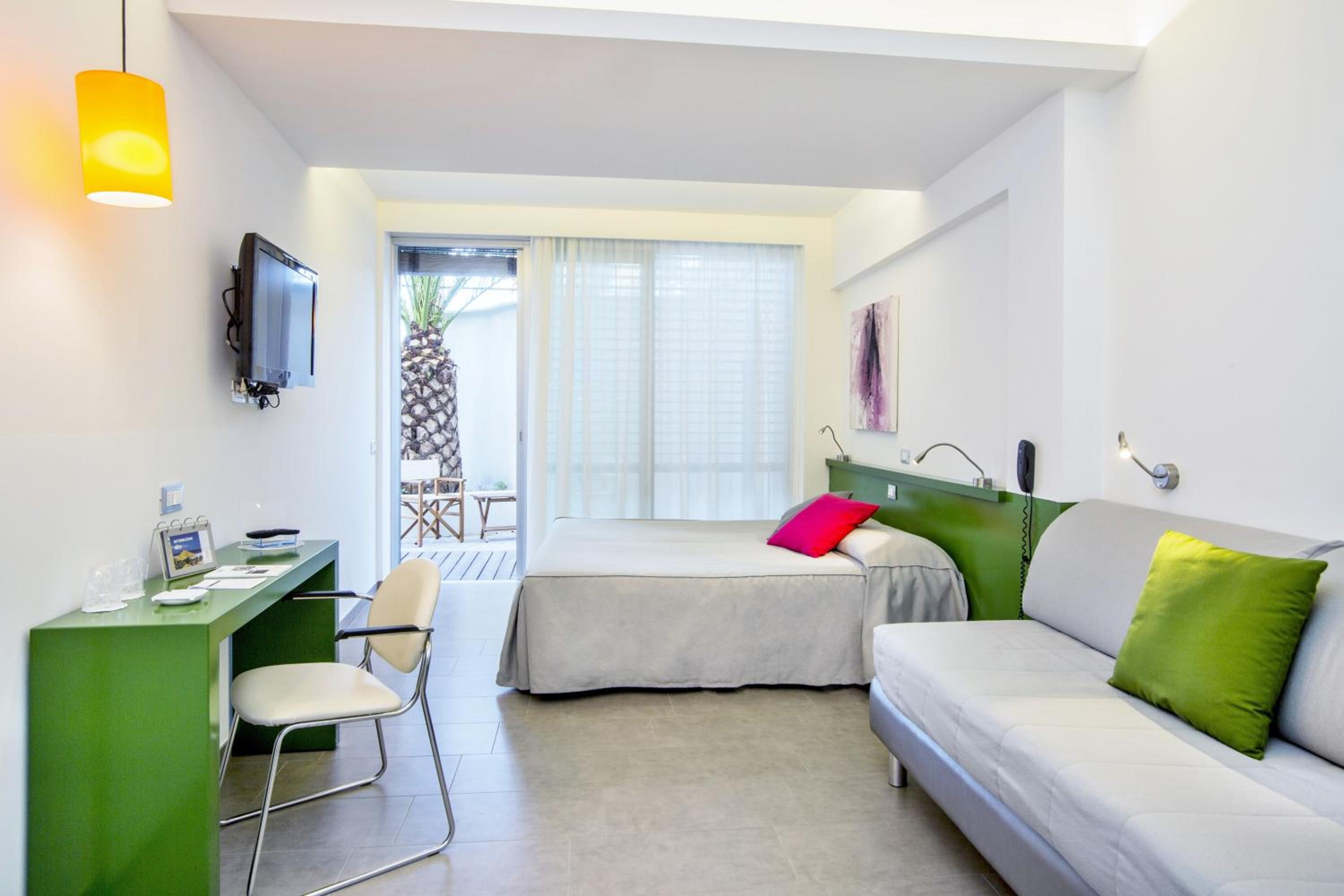 Double Room with Patio photo 1