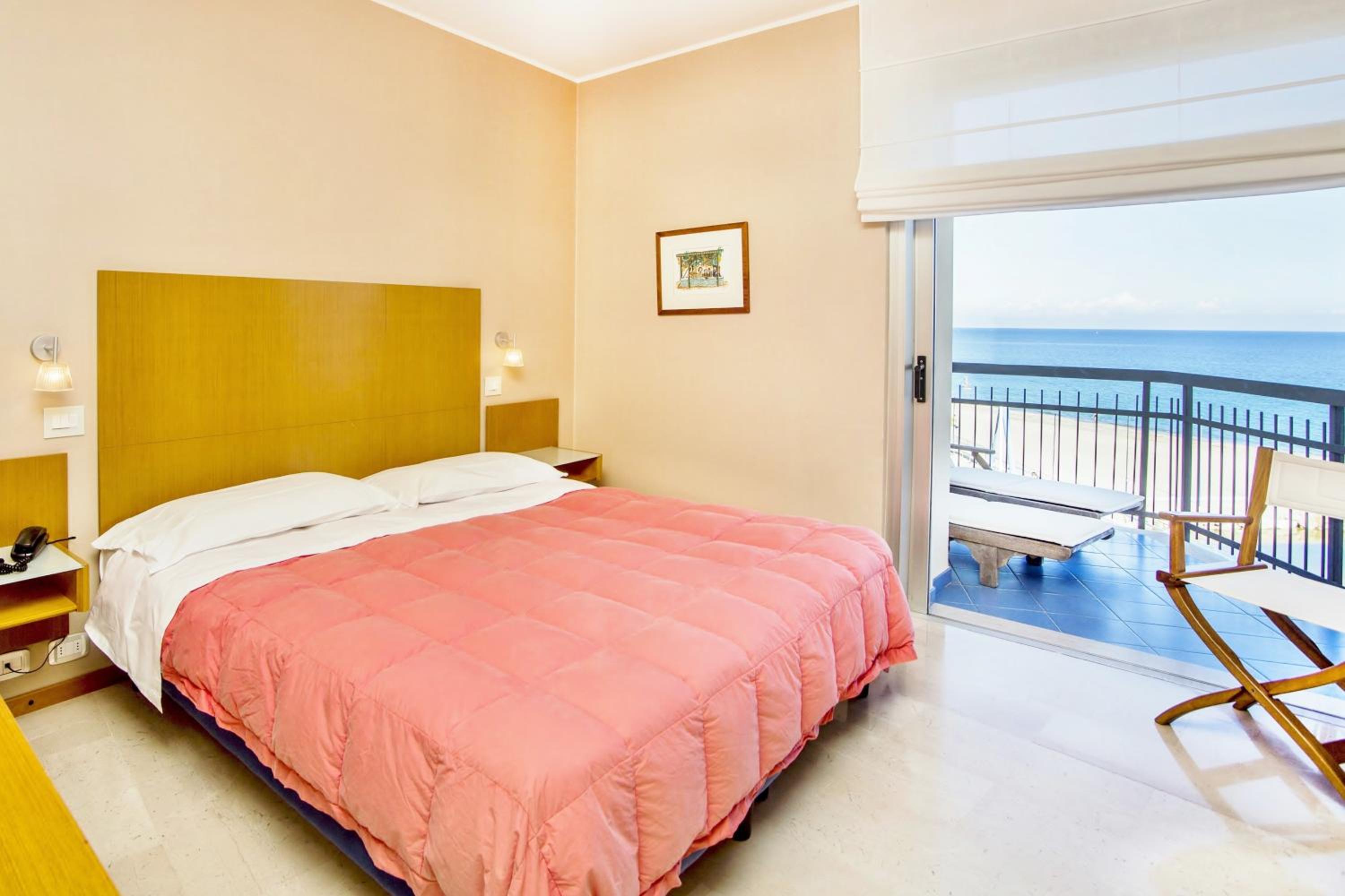 Junior Suite with Sea View photo 1