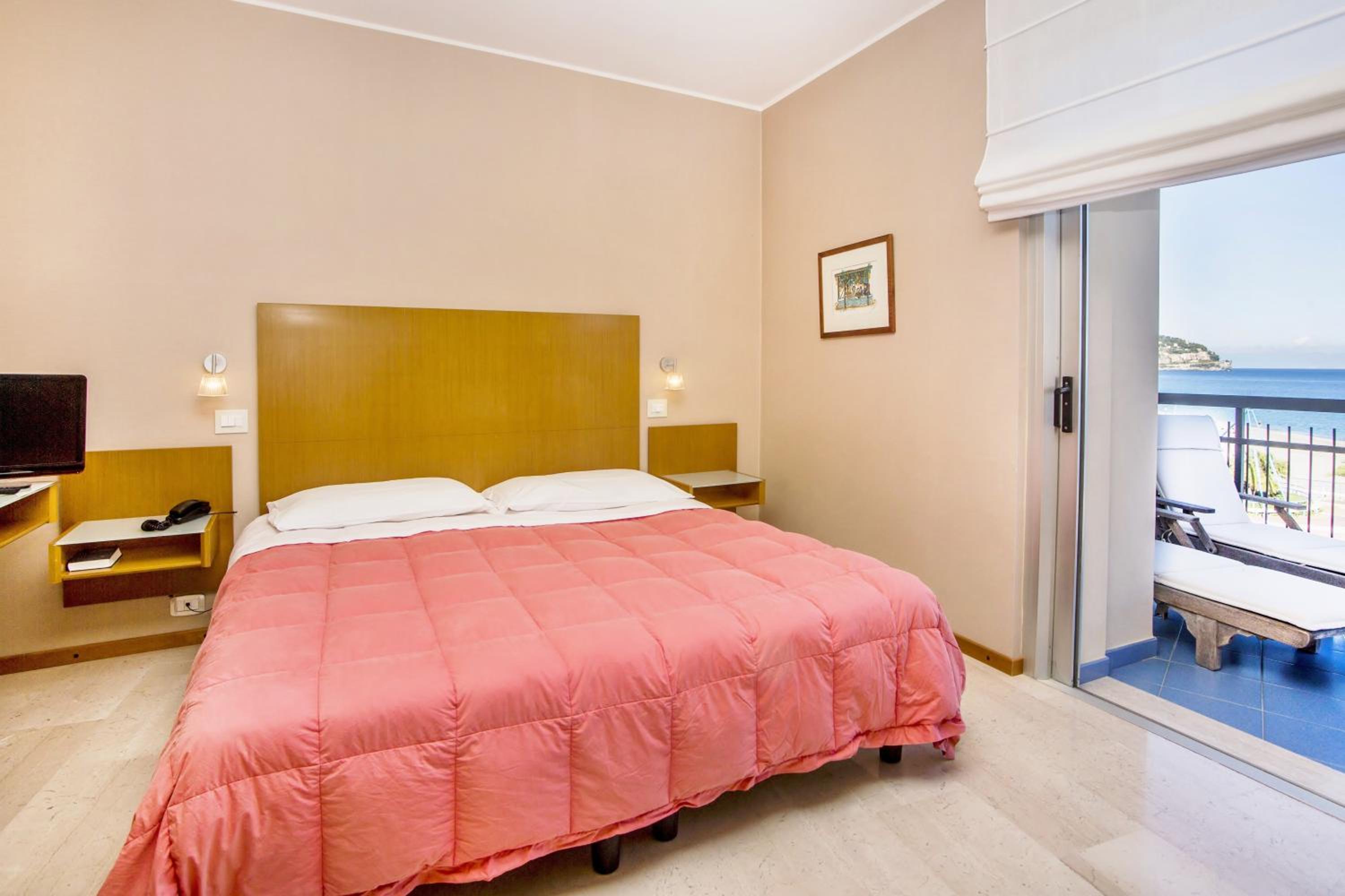 Junior Suite with Sea View photo 2