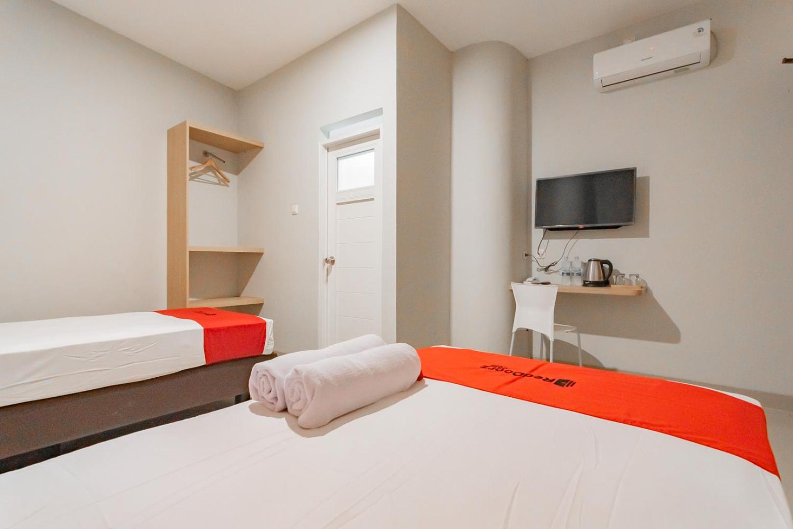 Standard Twin Room - Photo 4