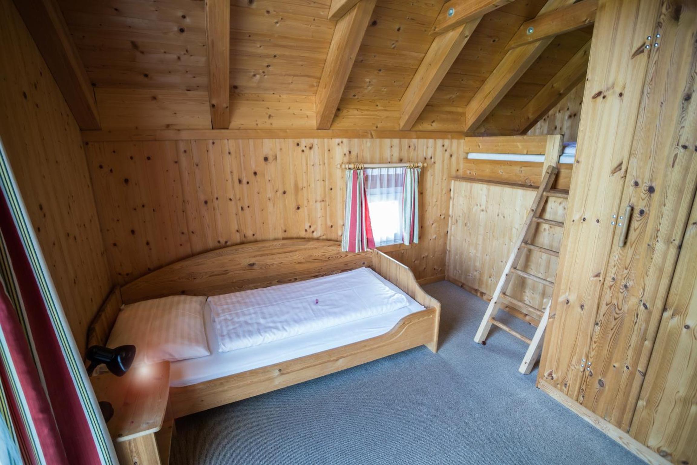 Superior Holiday Home (5 Adults) - Photo 5