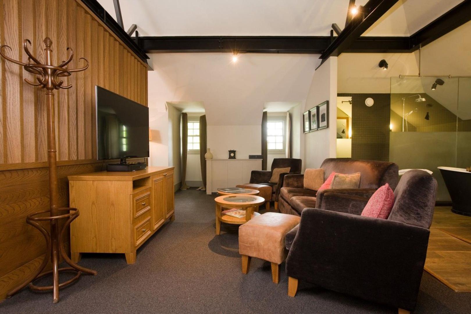 Suite - Photo 3