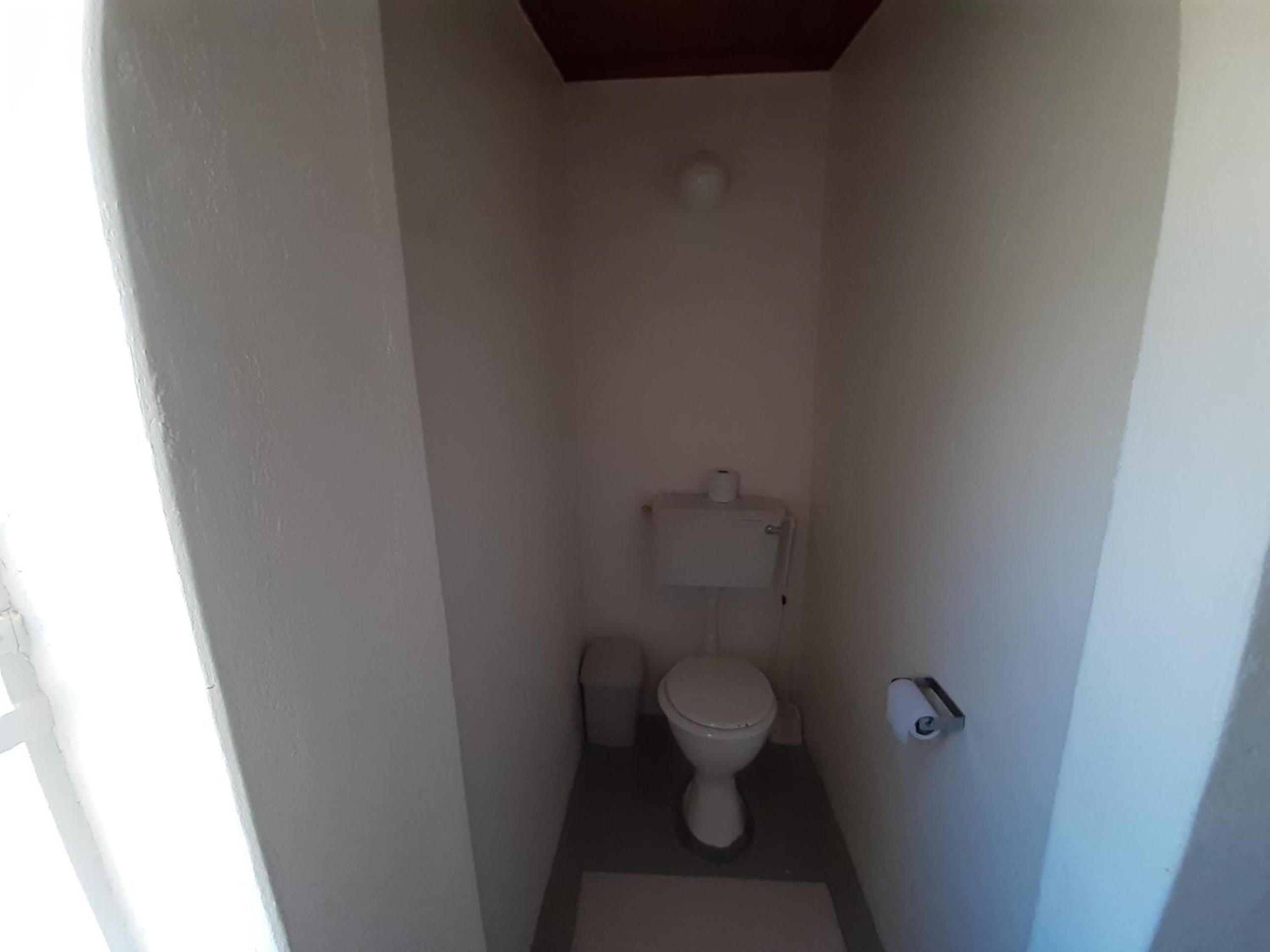 One-Bedroom House - Photo 6