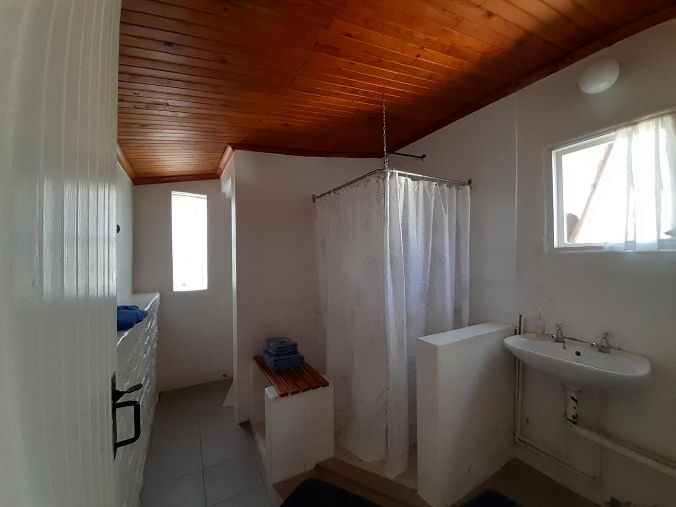 One-Bedroom House - Photo 2
