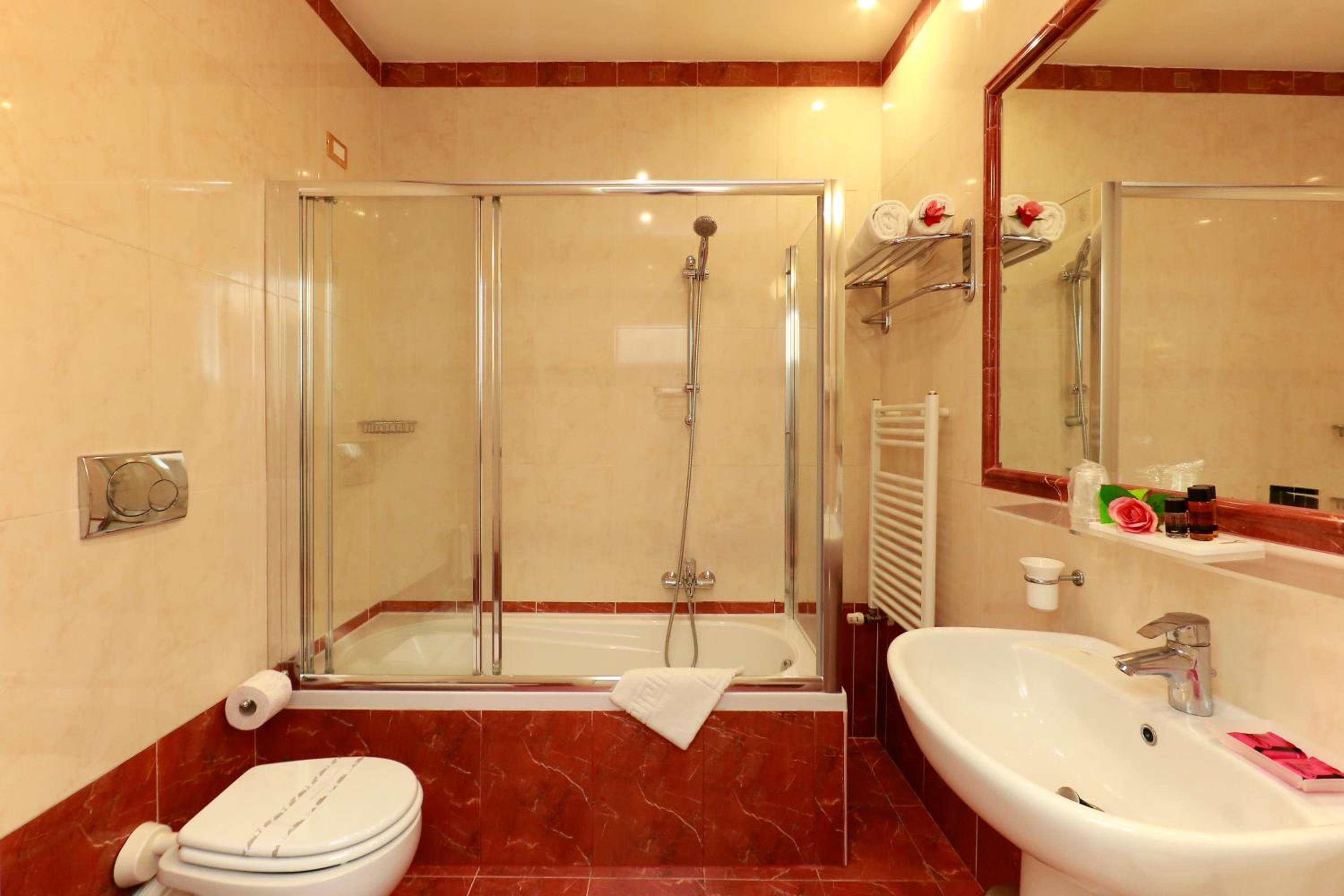 Double or Twin Room photo 3