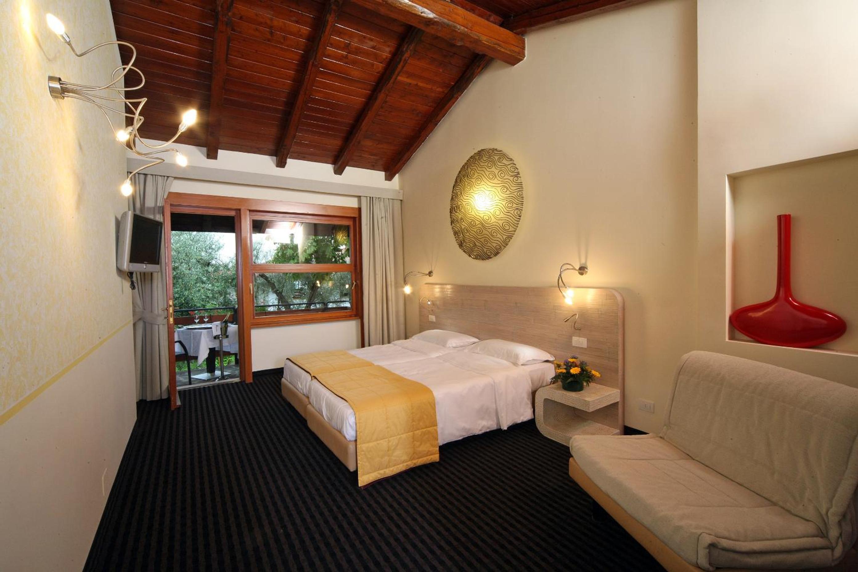 Deluxe Double or Twin Room photo 3
