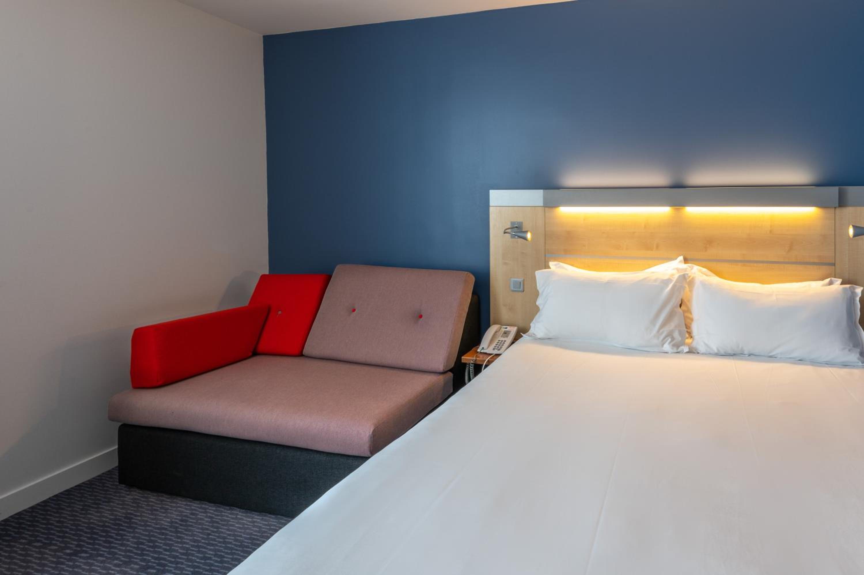 Standard Double Room with Sofa Bed - Photo 2