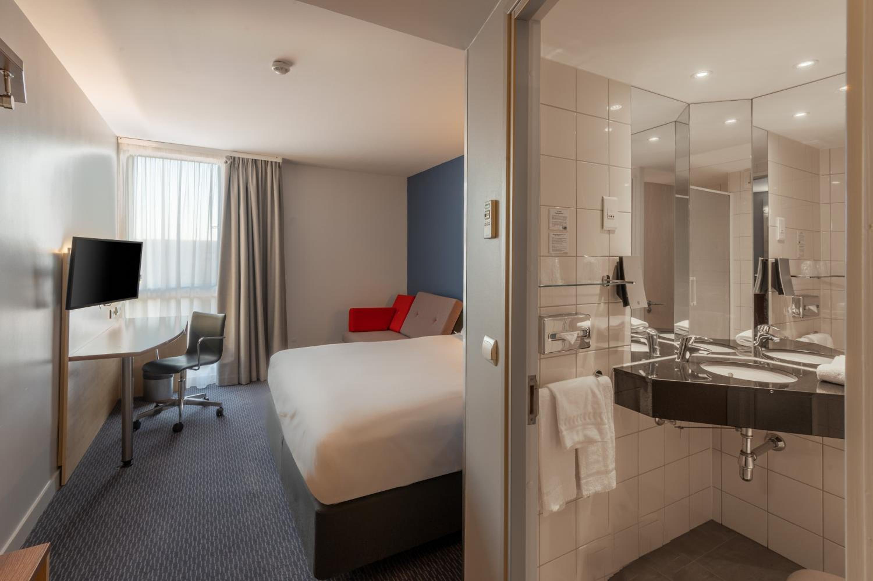 Standard Double Room with Sofa Bed - Photo 3