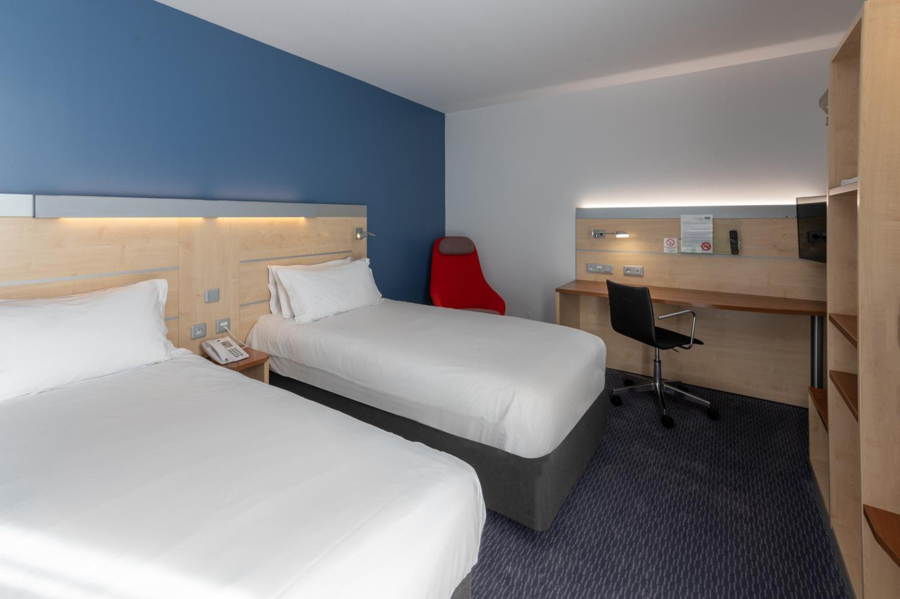 Standard Room with Free Breakfast - Photo 1