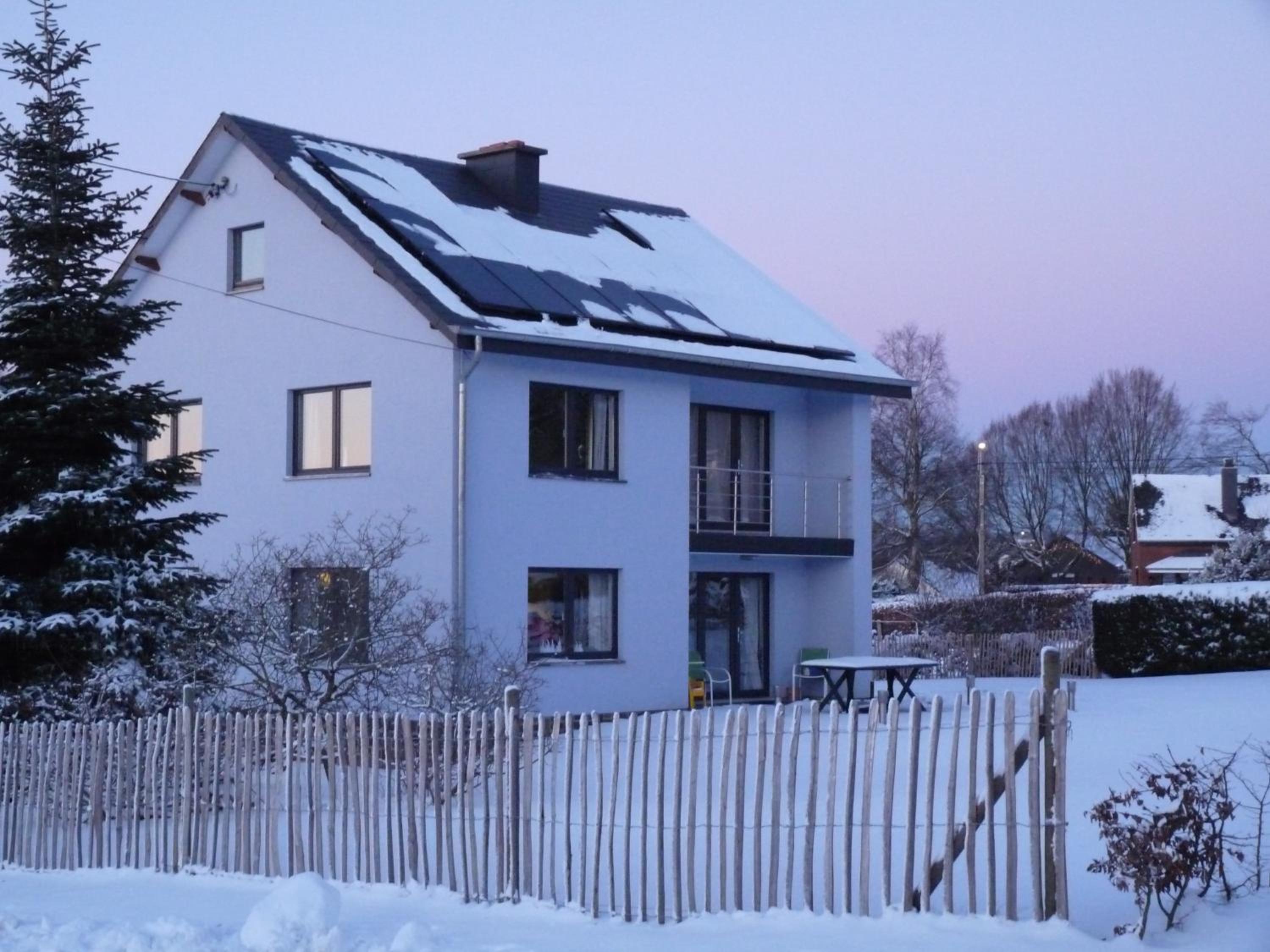 Six-Bedroom House photo 3