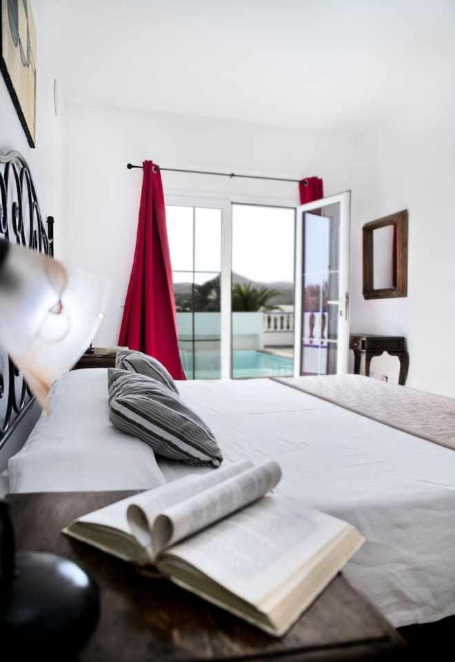 Three-Bedroom Villa photo 2