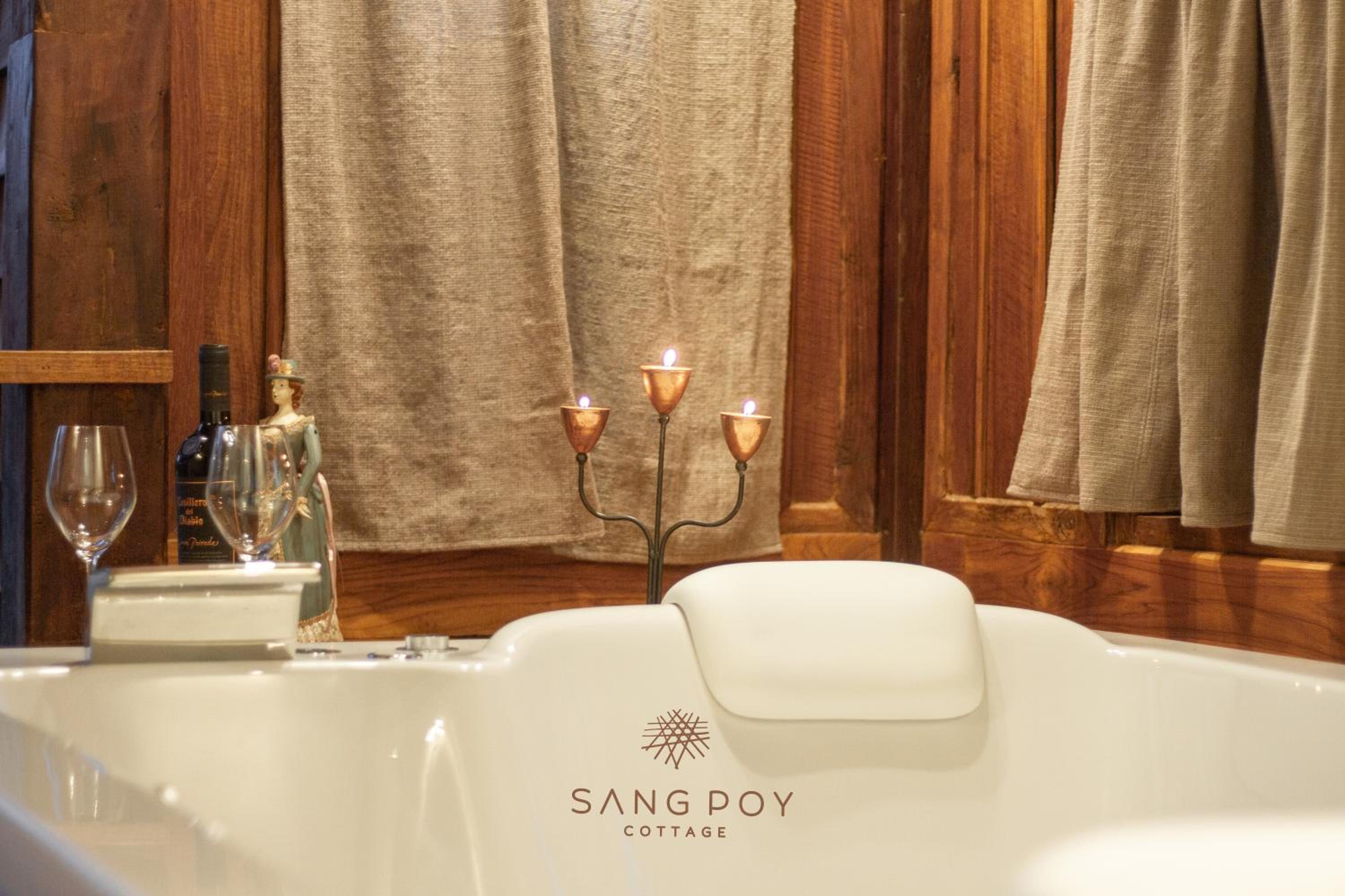 King Room with Spa Bath - Photo 10