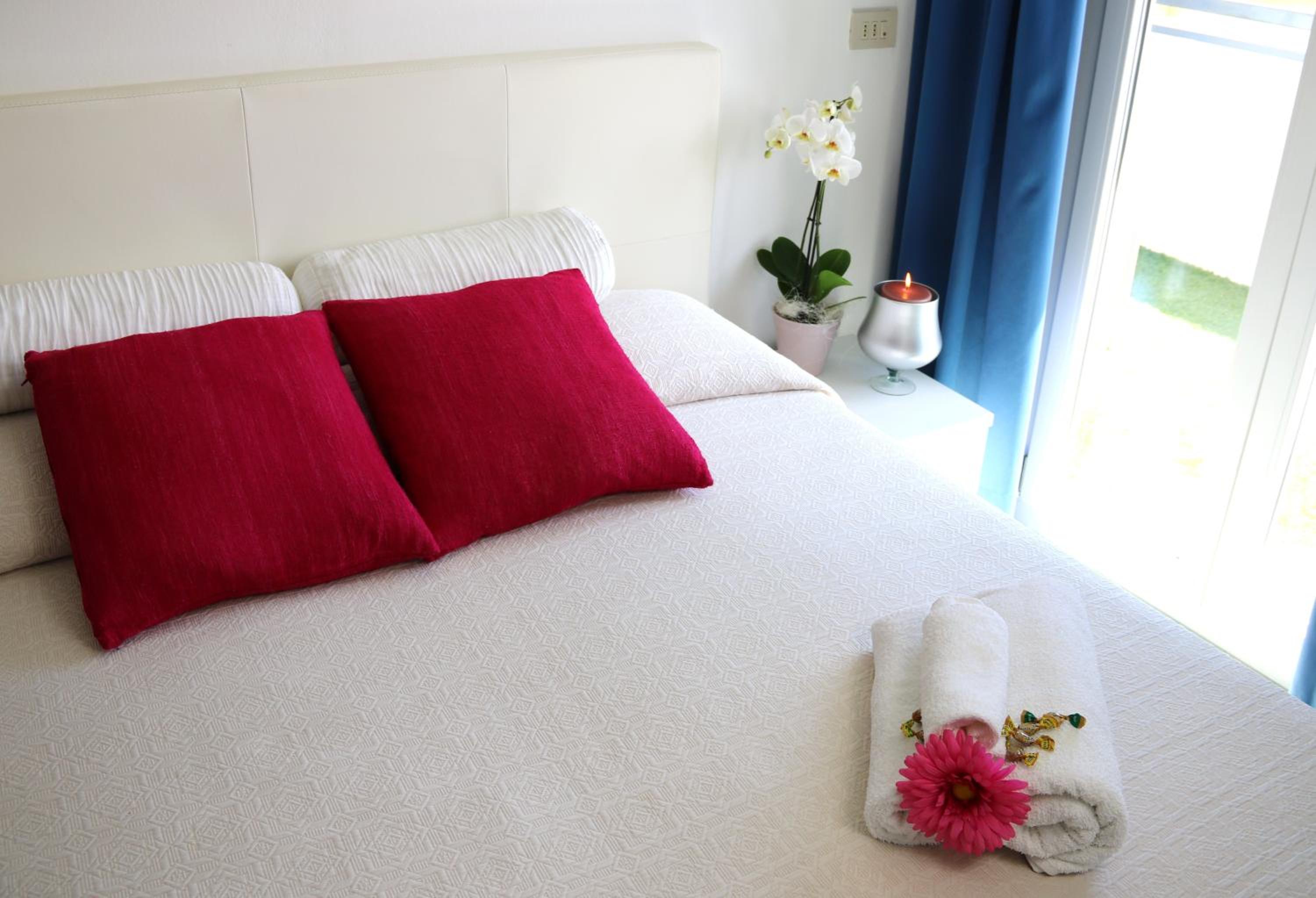 Standard Double Room - Photo 11