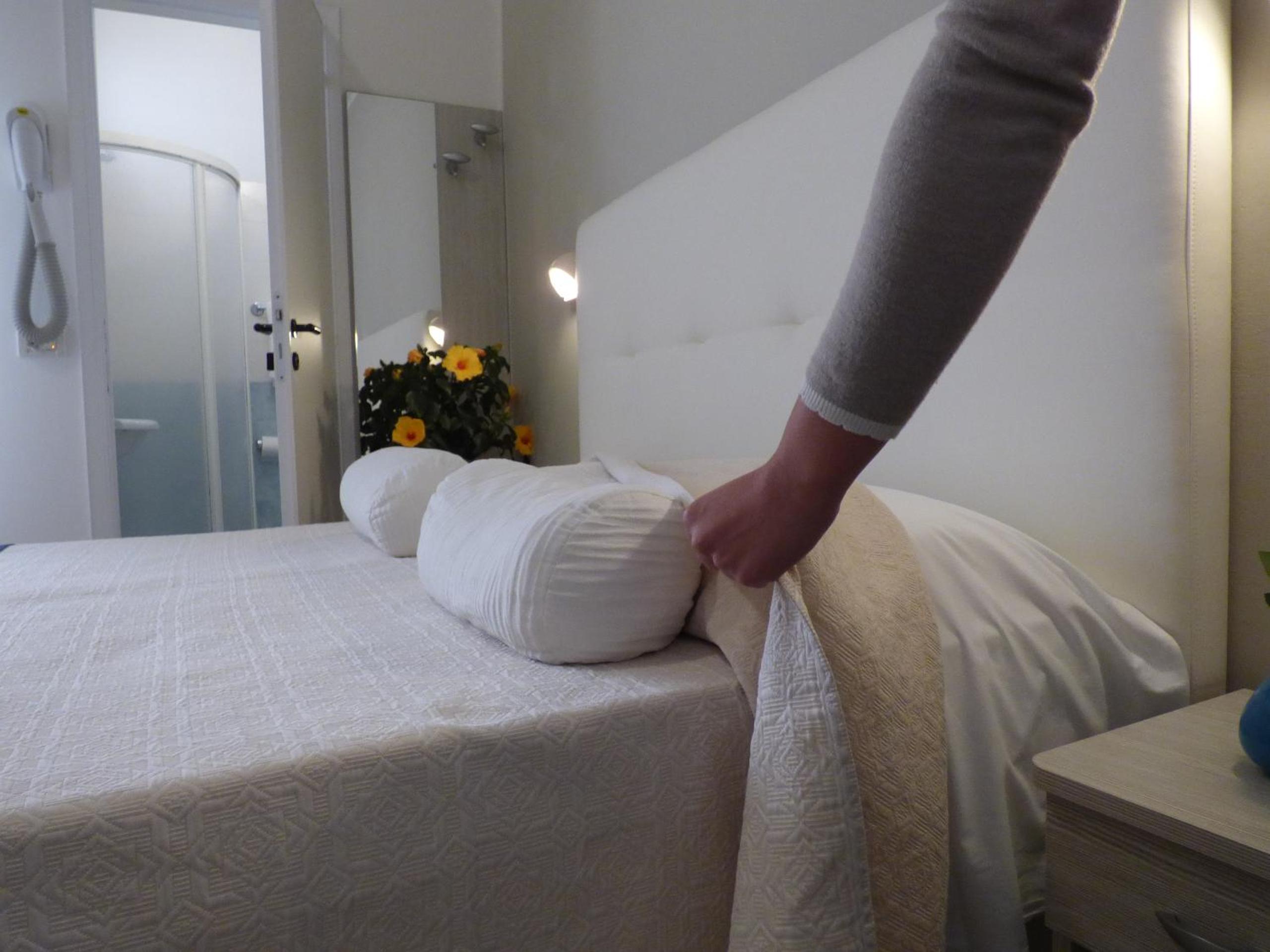 Standard Double Room - Photo 9