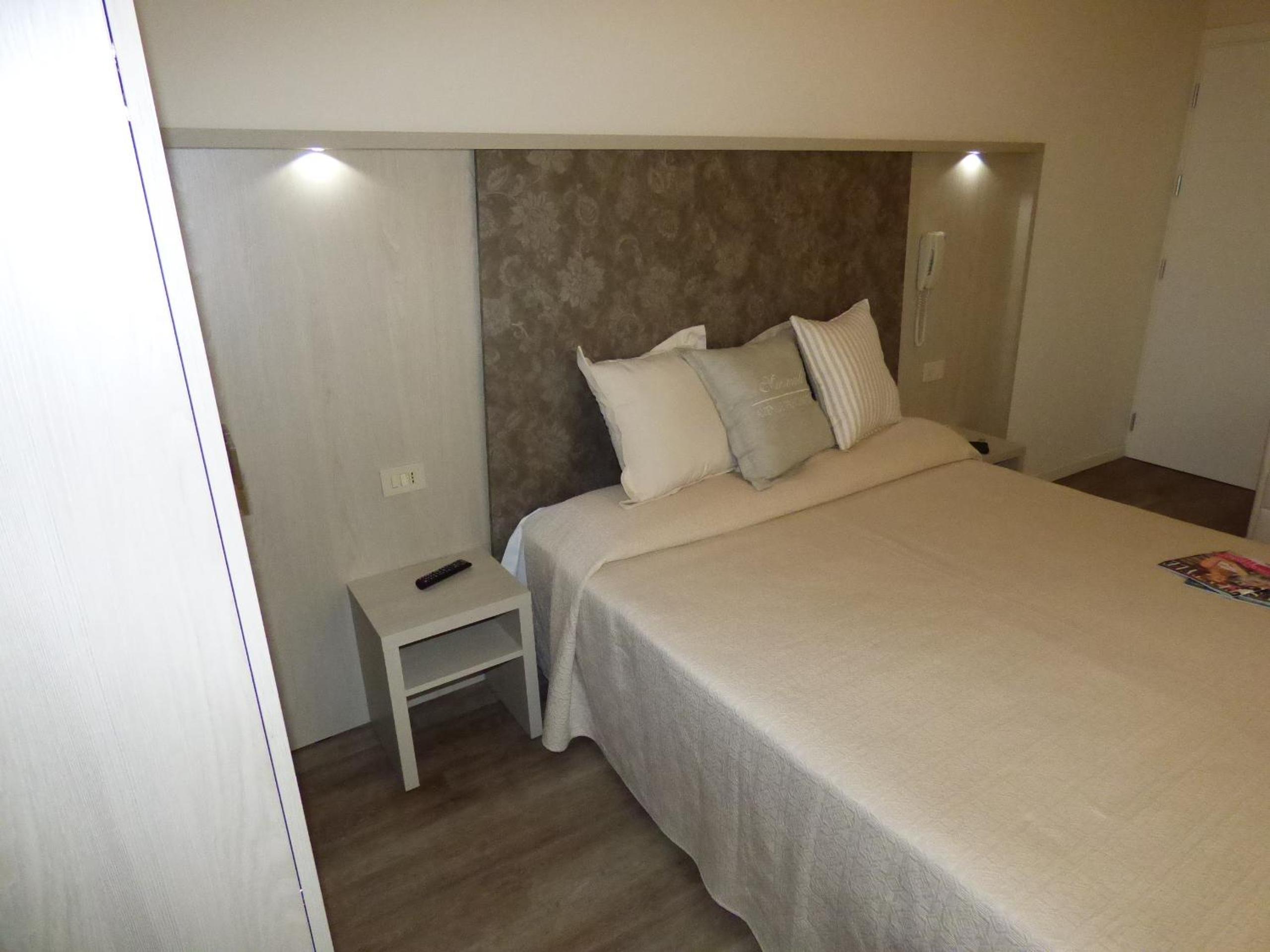 Standard Double Room - Photo 3
