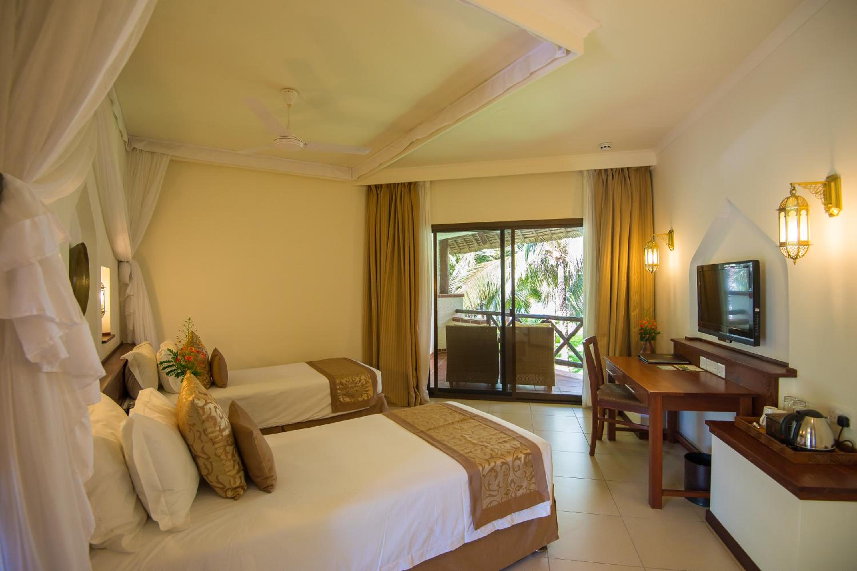 Twin Room with Garden View - Photo 4