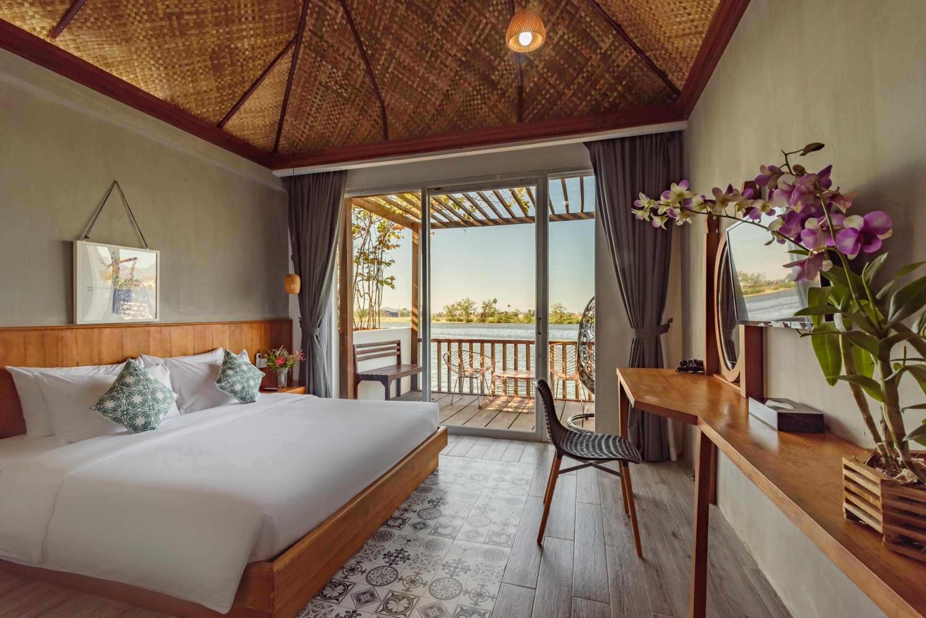 Deluxe Double Room with Balcony and Sea View - Photo 1