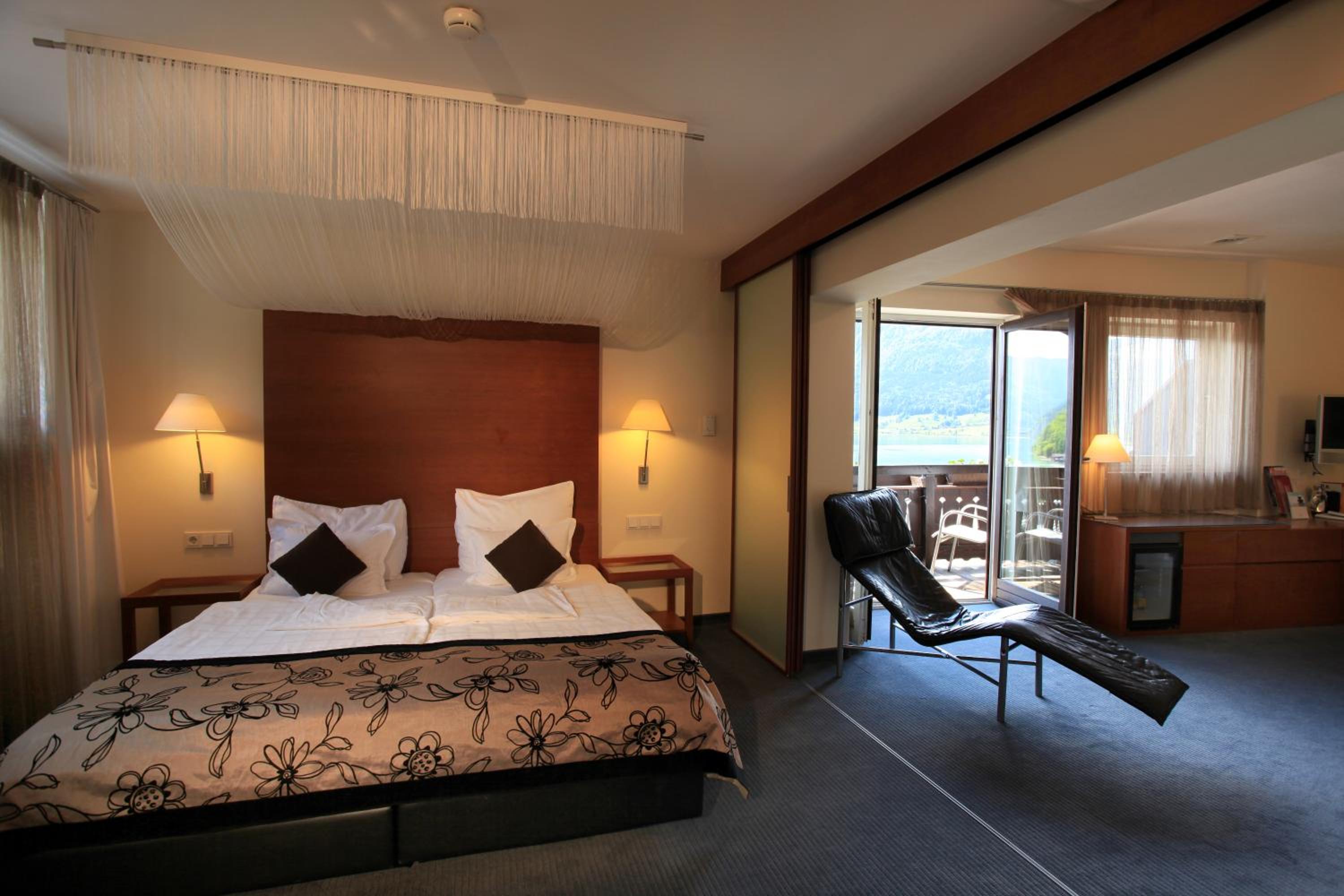 Suite with Balcony and Lake View