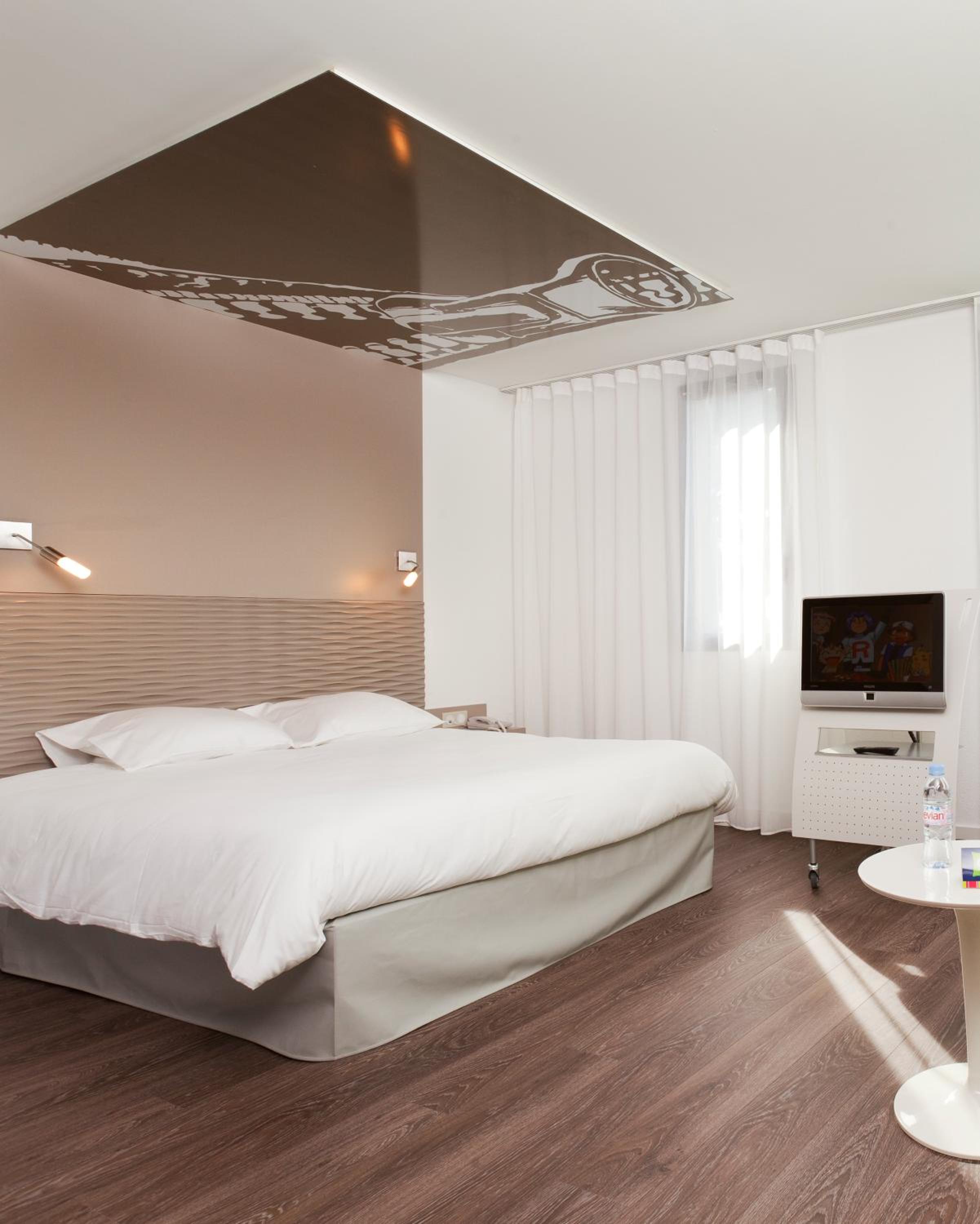 Standard Double Room - Photo 5