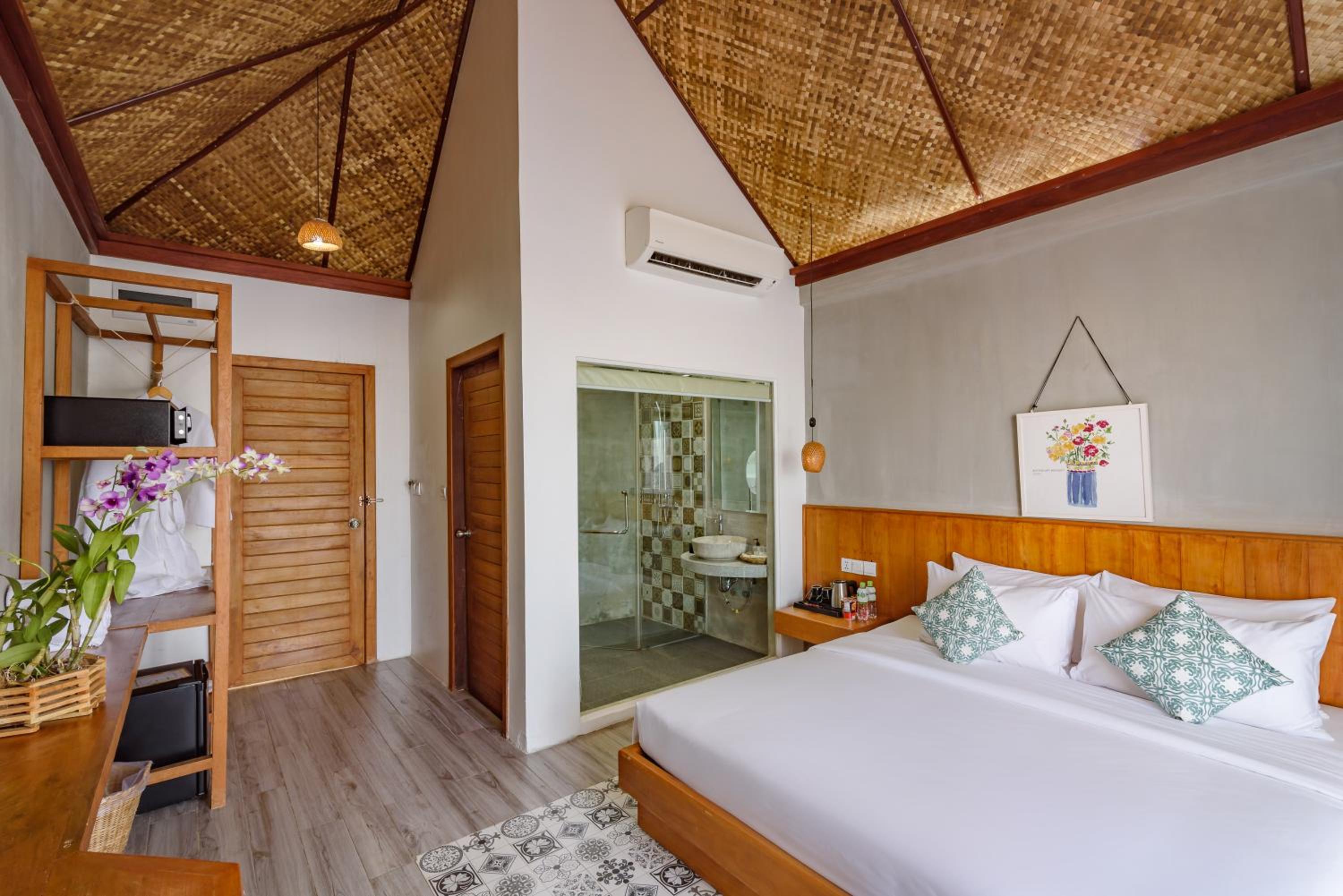 Deluxe Double Room with Balcony and Sea View - Photo 2
