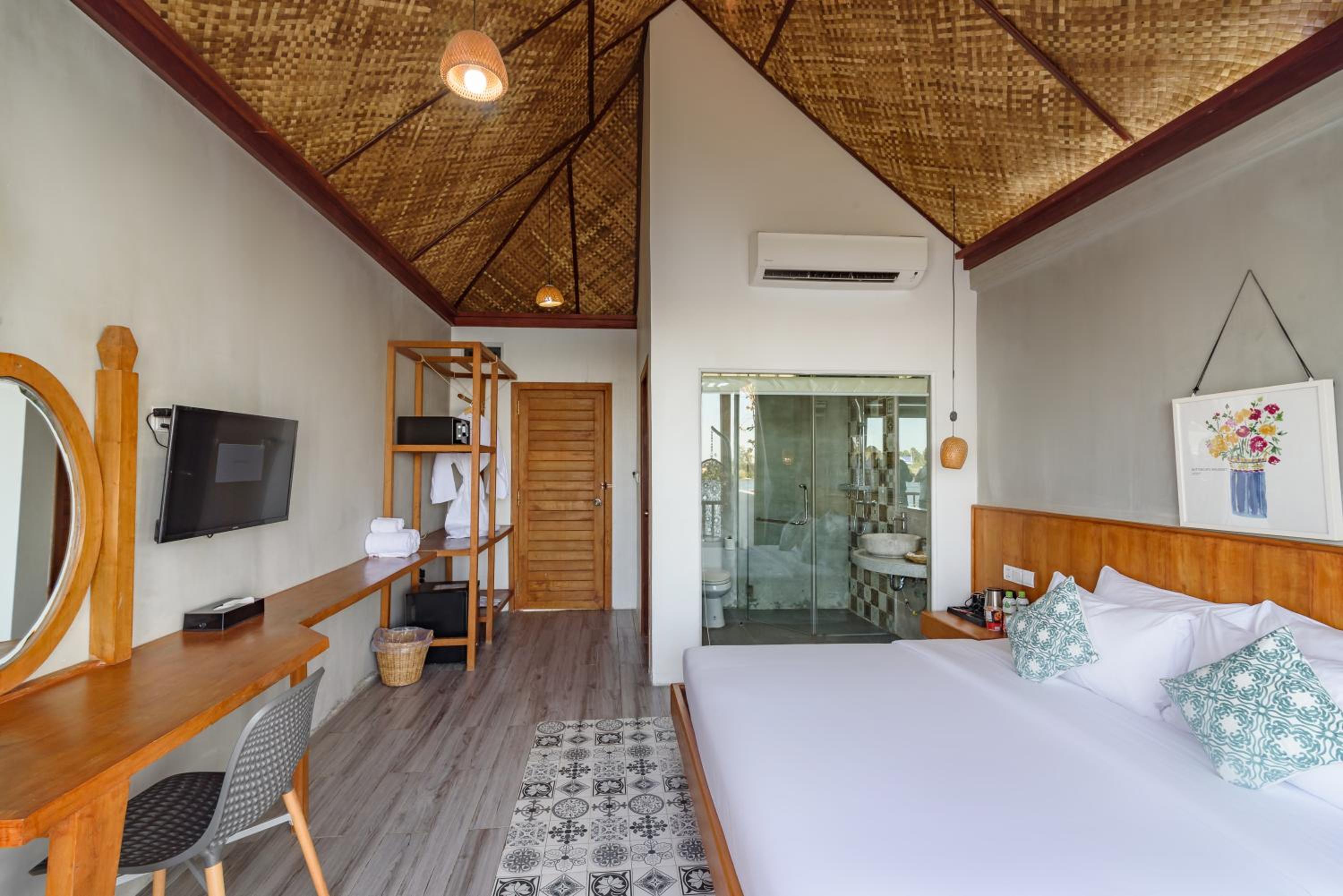 Deluxe Double Room with Balcony and Sea View - Photo 6