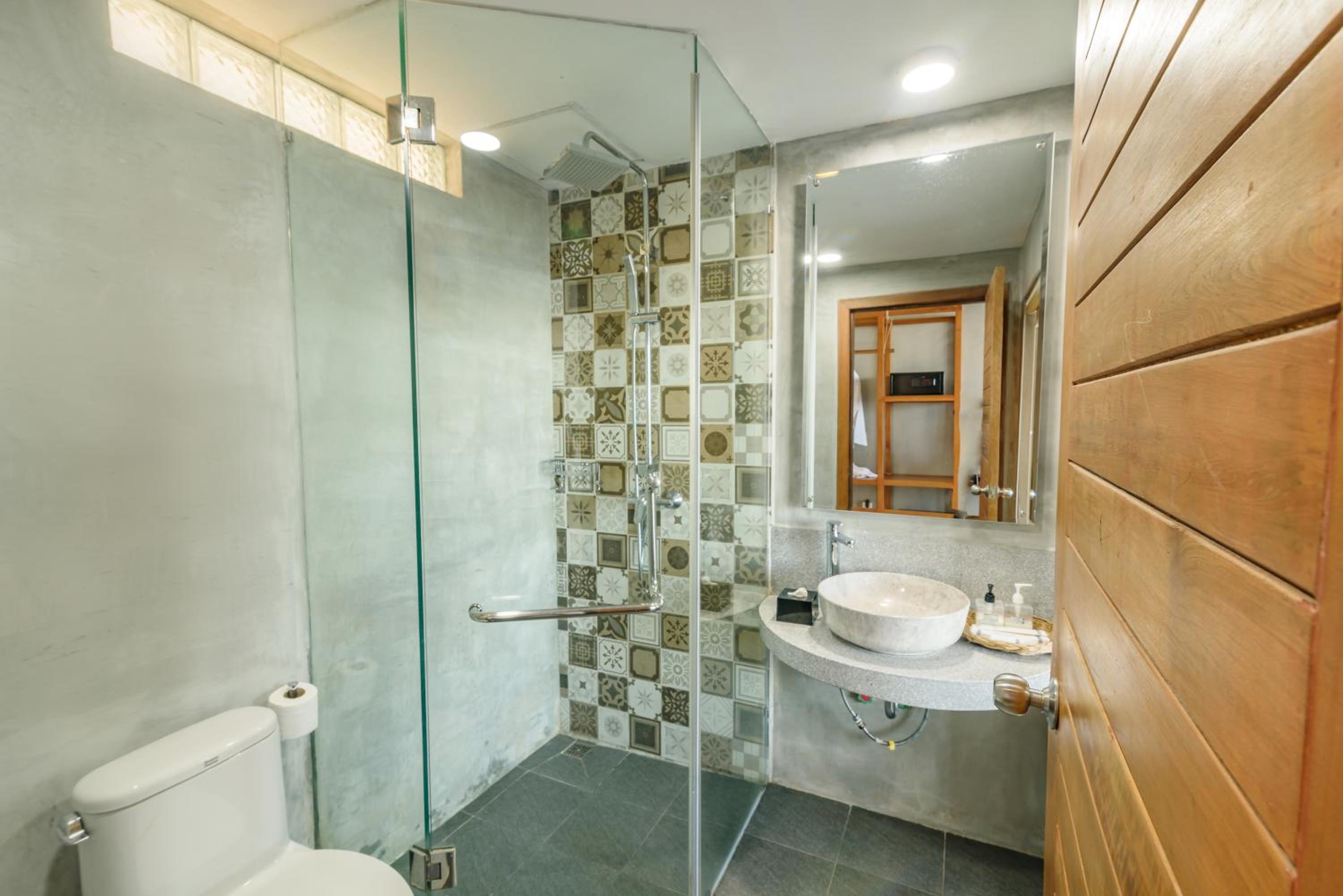 Deluxe Double Room with Balcony and Sea View - Photo 5