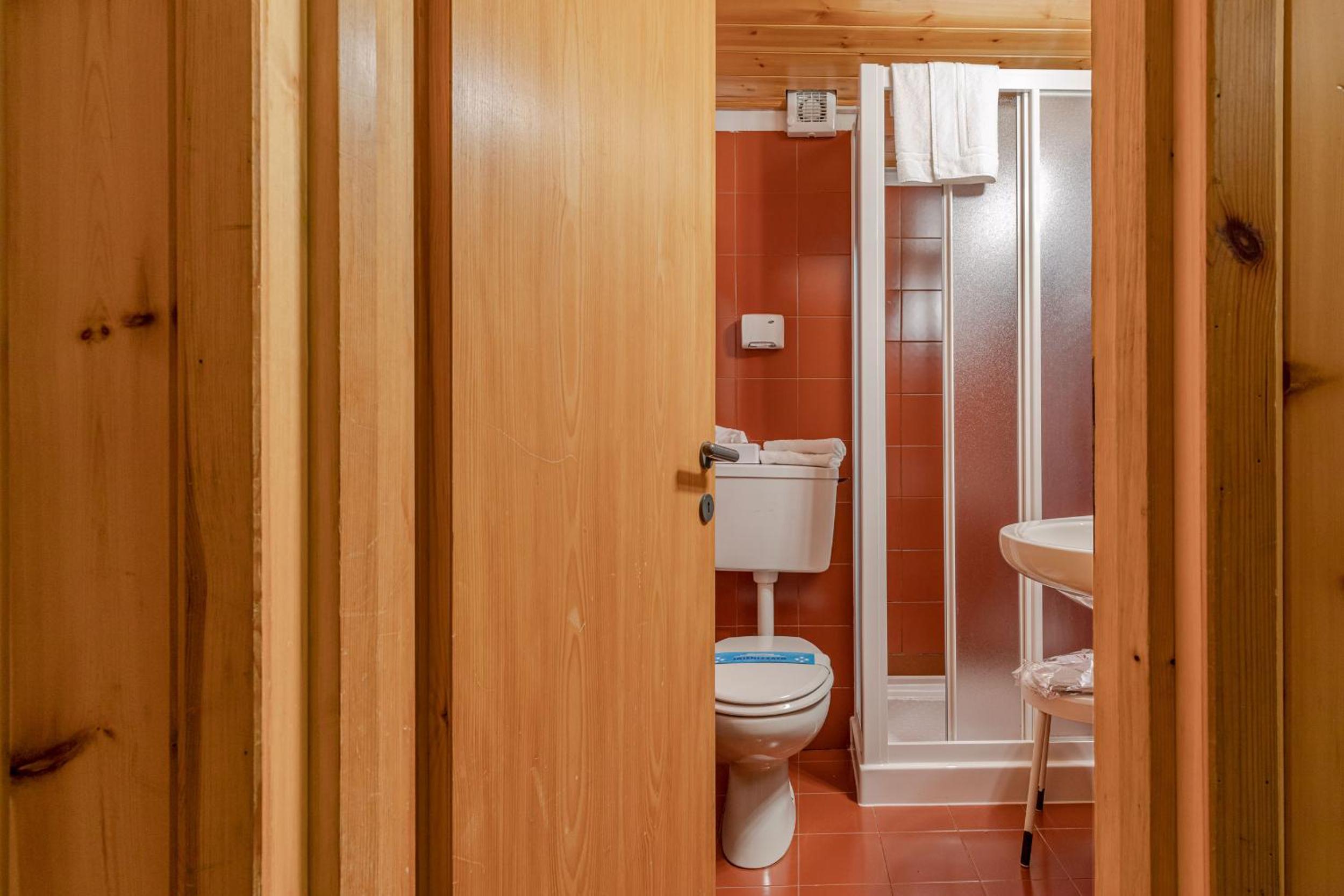 Standard Triple Room - Photo 4