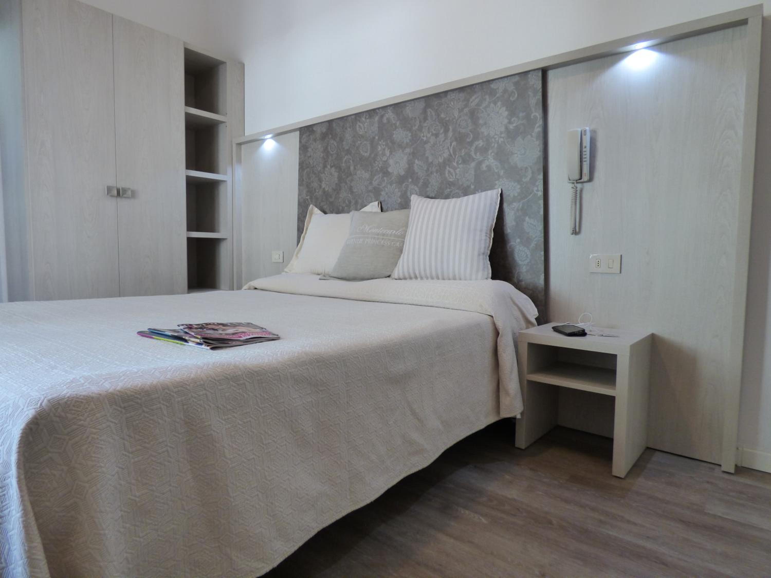 Standard Double Room - Photo 21