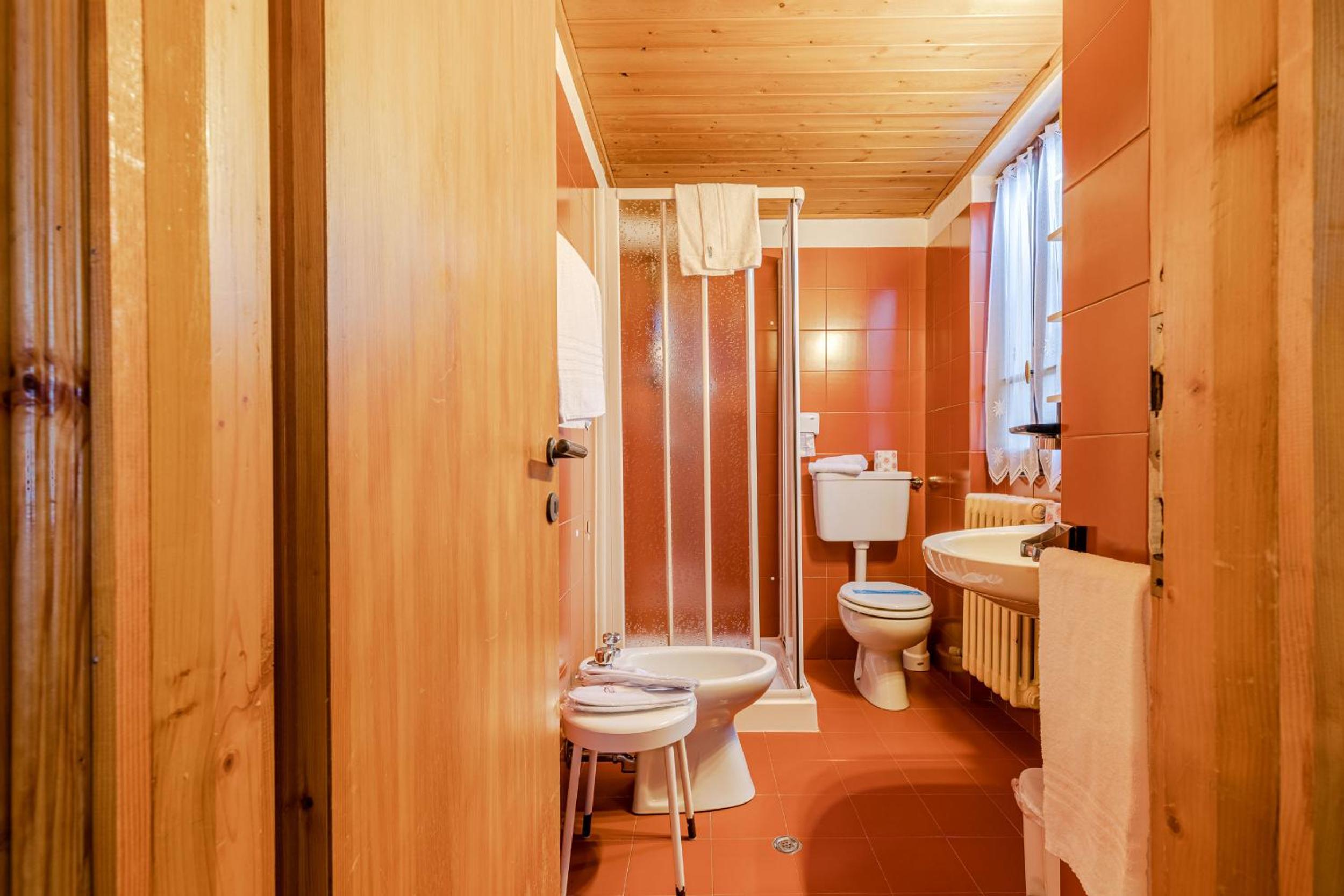 Comfort Quadruple Room with Balcony - Photo 3