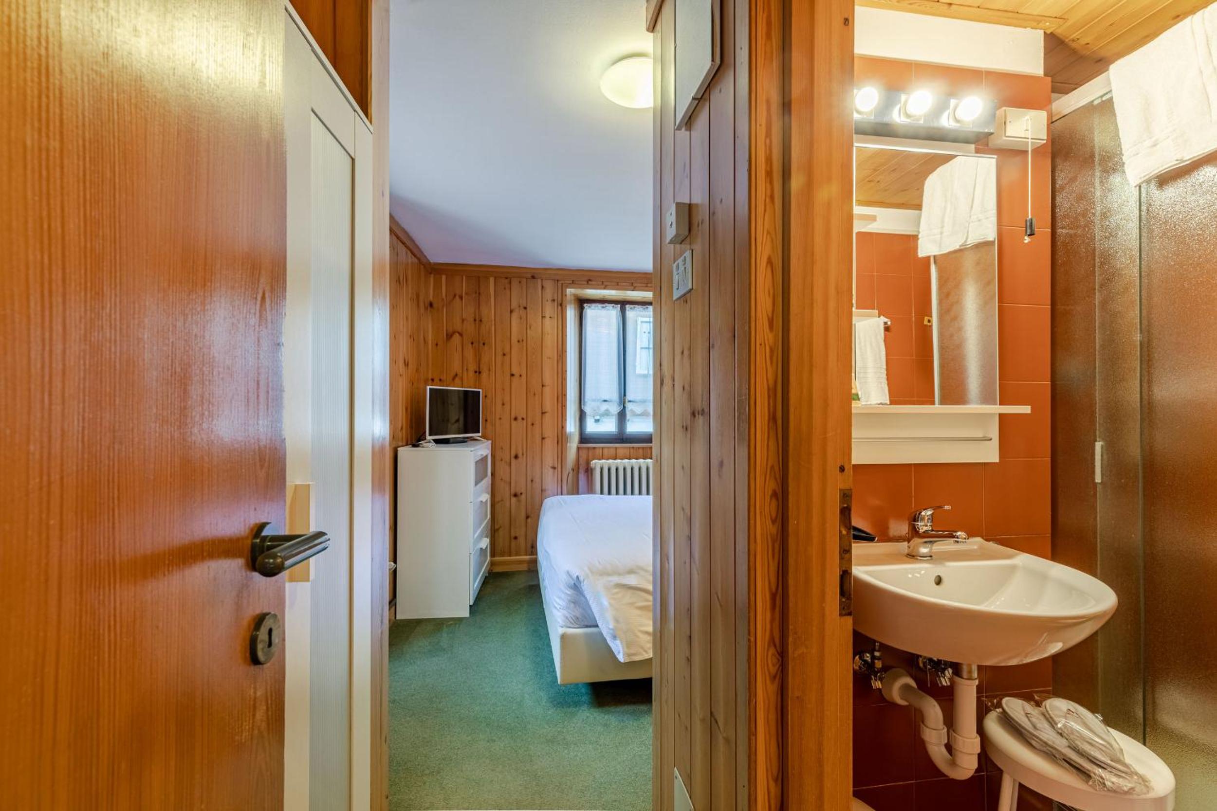 Double Room with Balcony and Mountain View photo 2