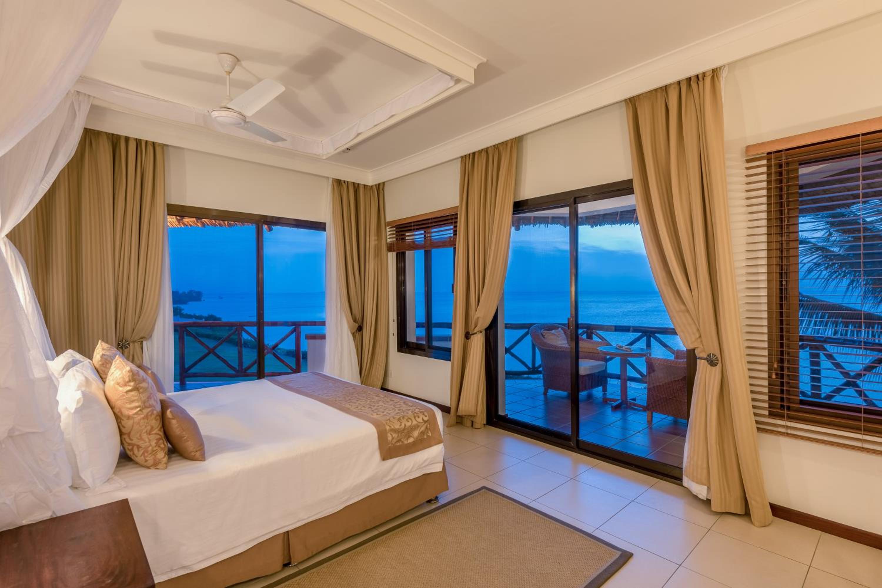 Deluxe King Room - Photo 1