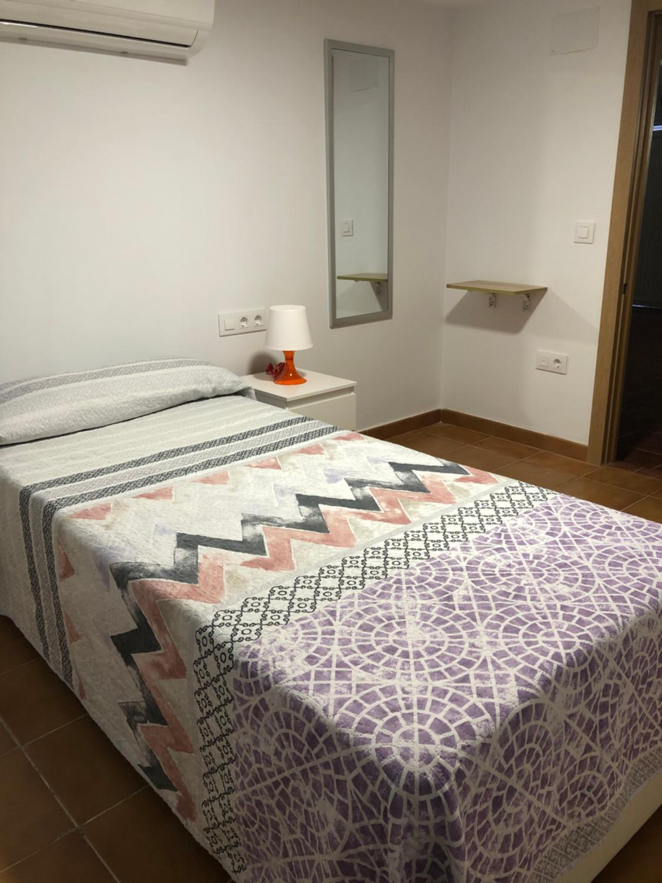 Single Room with Shared Bathroom photo 3