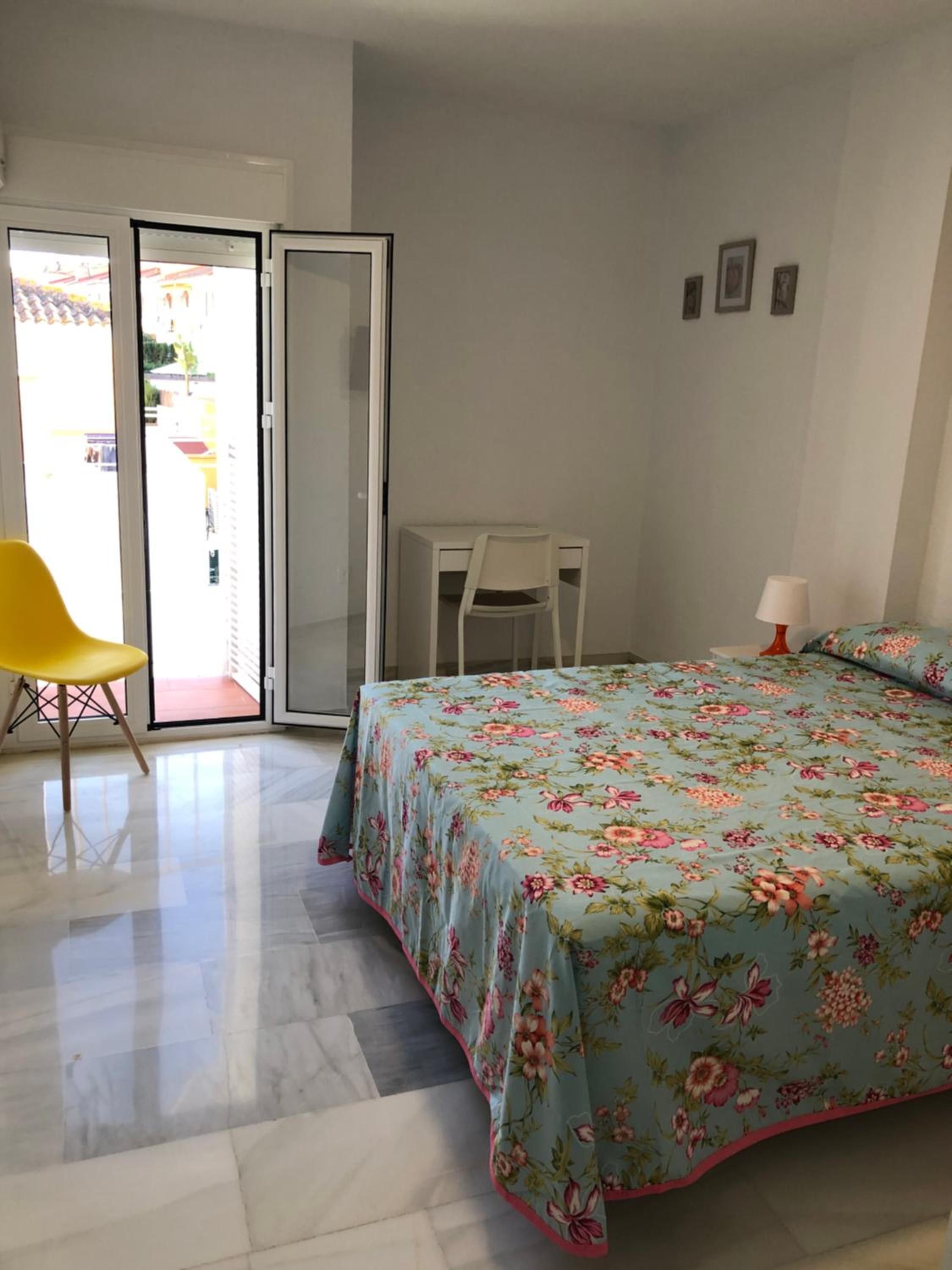 Double or Twin Room with Shared Bathroom photo 3