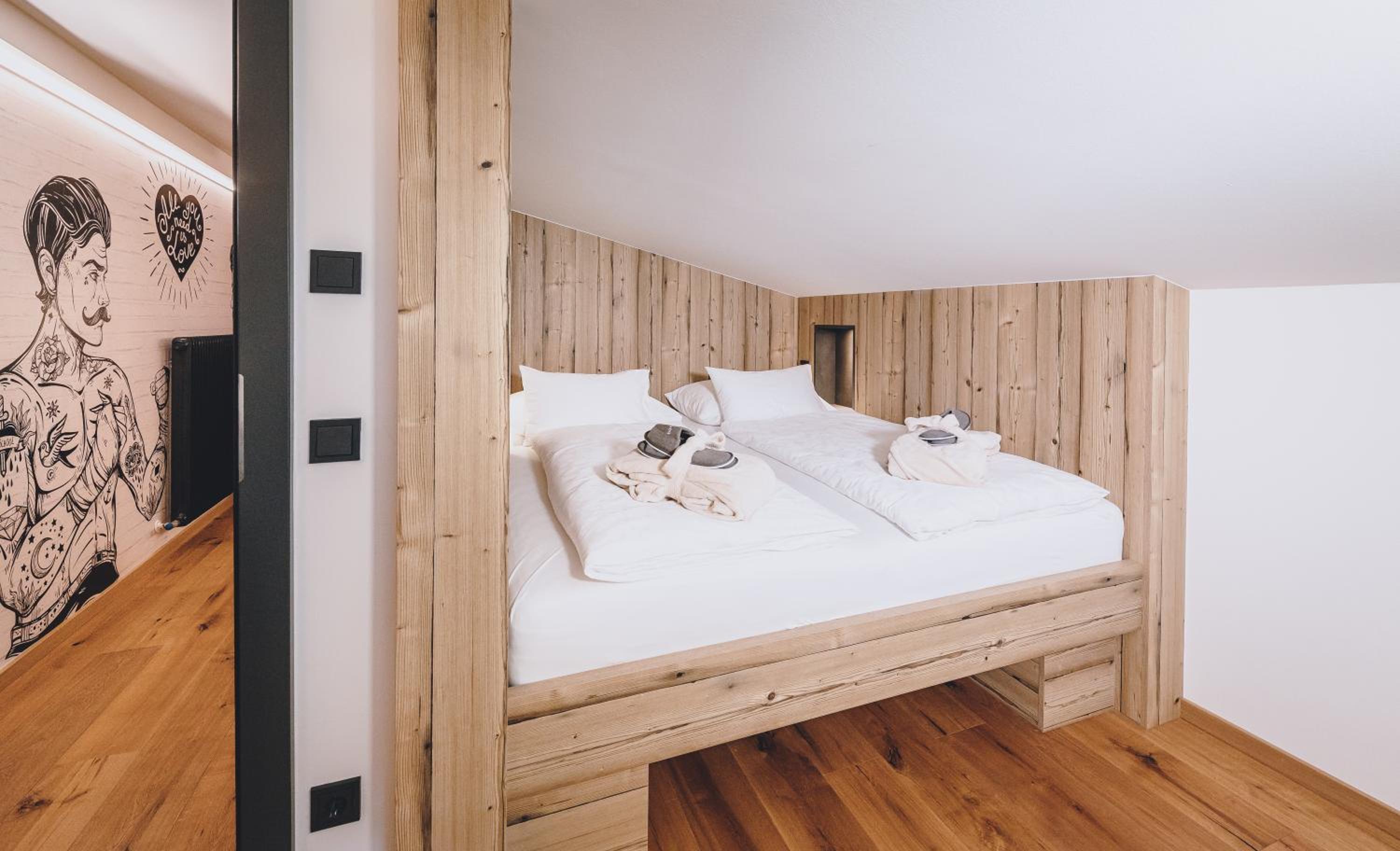 Deluxe Room (2 Adults + 1 Child) photo 1