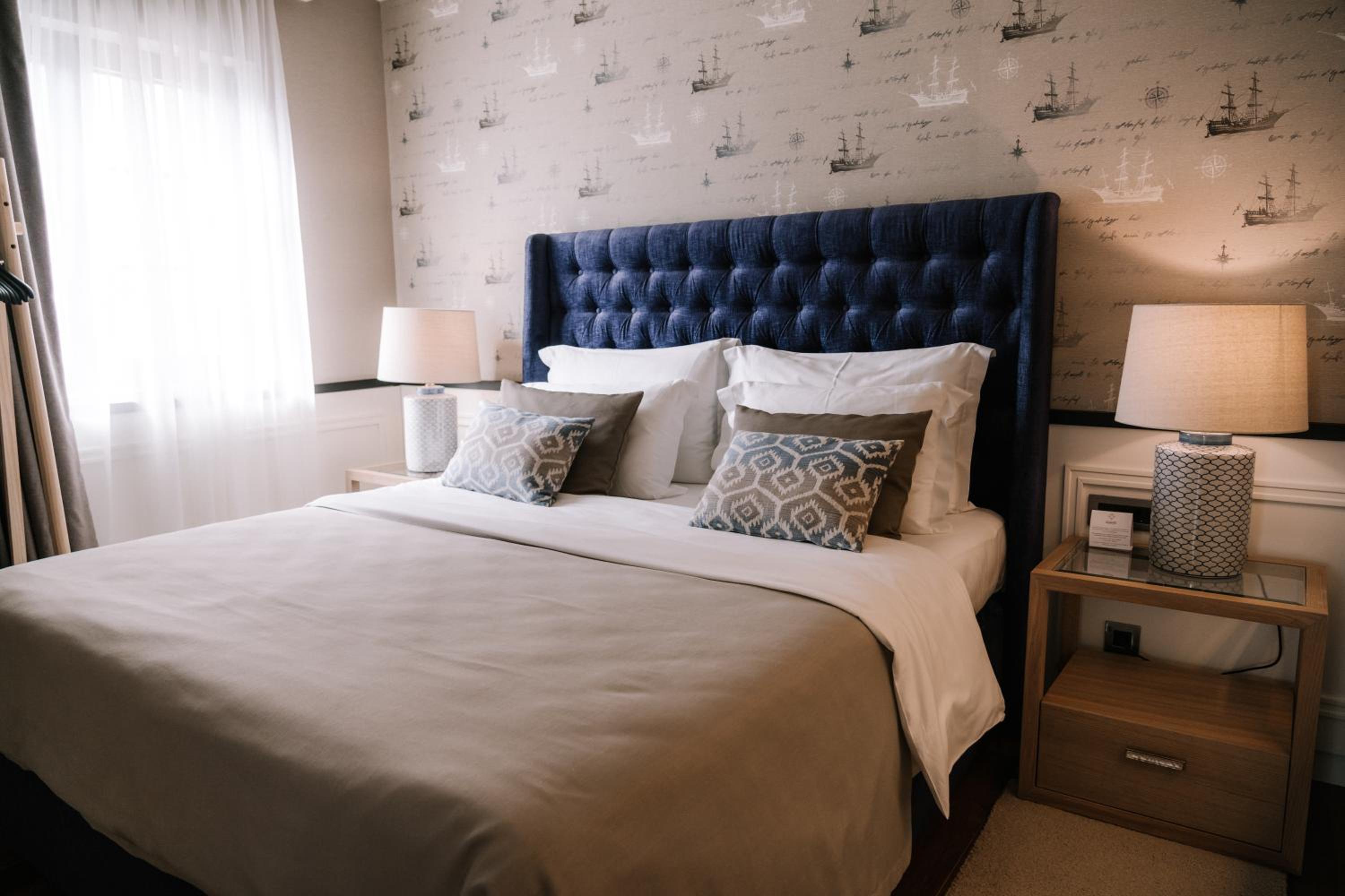 Deluxe Two Bedroom Apartment with Balcony and Sea View - Photo 11