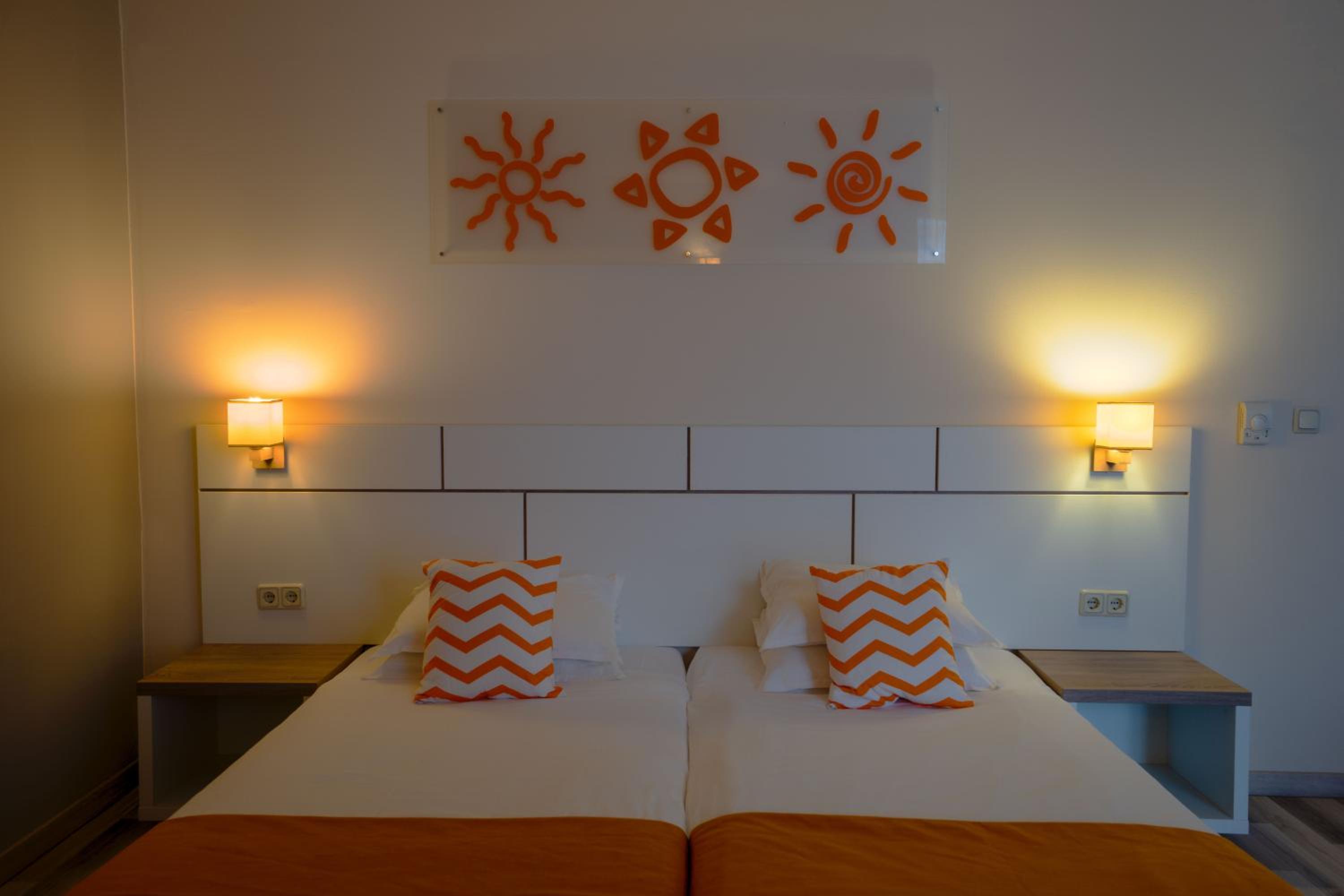 Double or Twin Room with Balcony - Photo 1